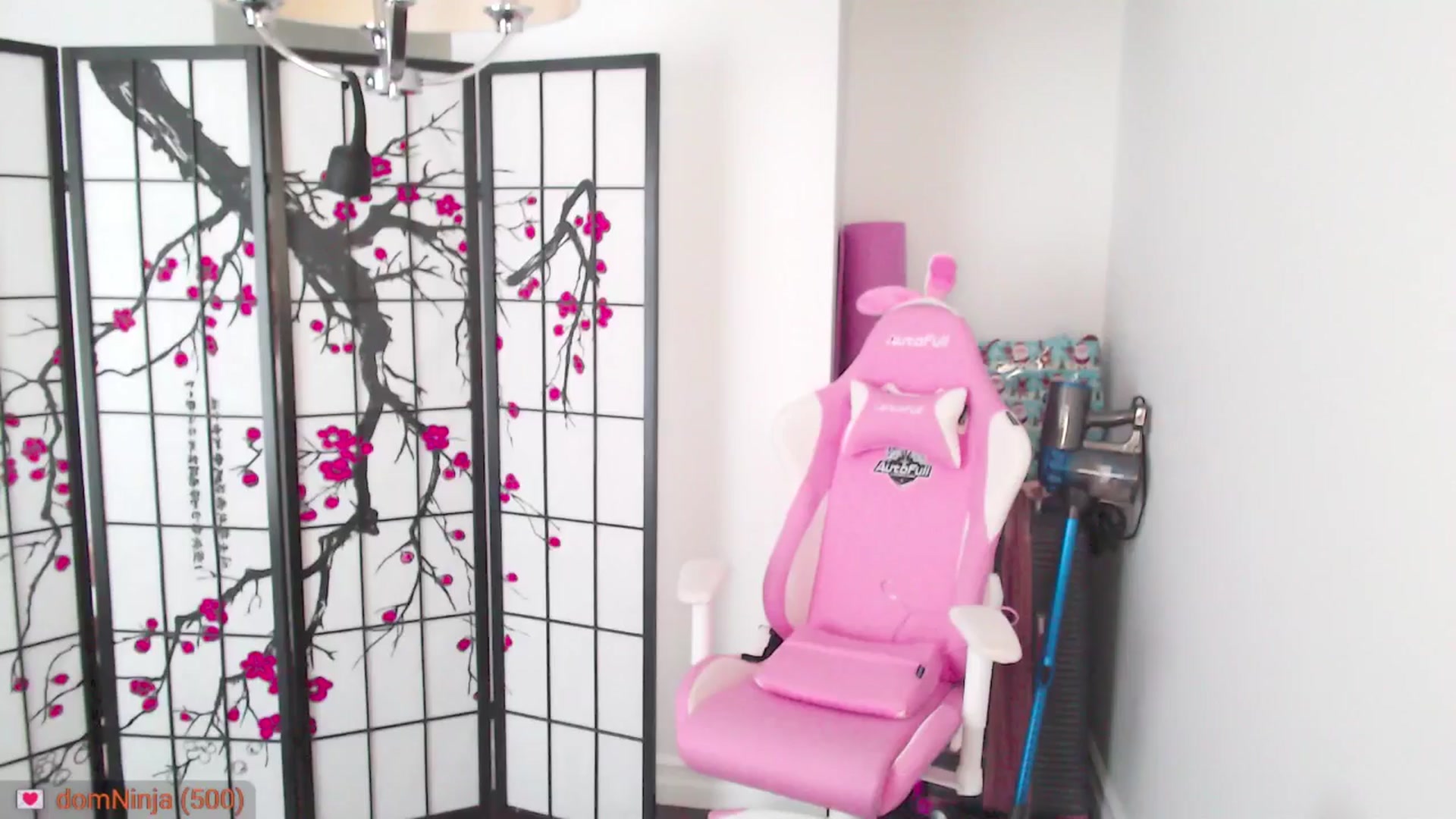 Gallery image thumbnail from MsMoncler's myfreecams stream on, 02/05/2025, 17:55 image 14 of 20