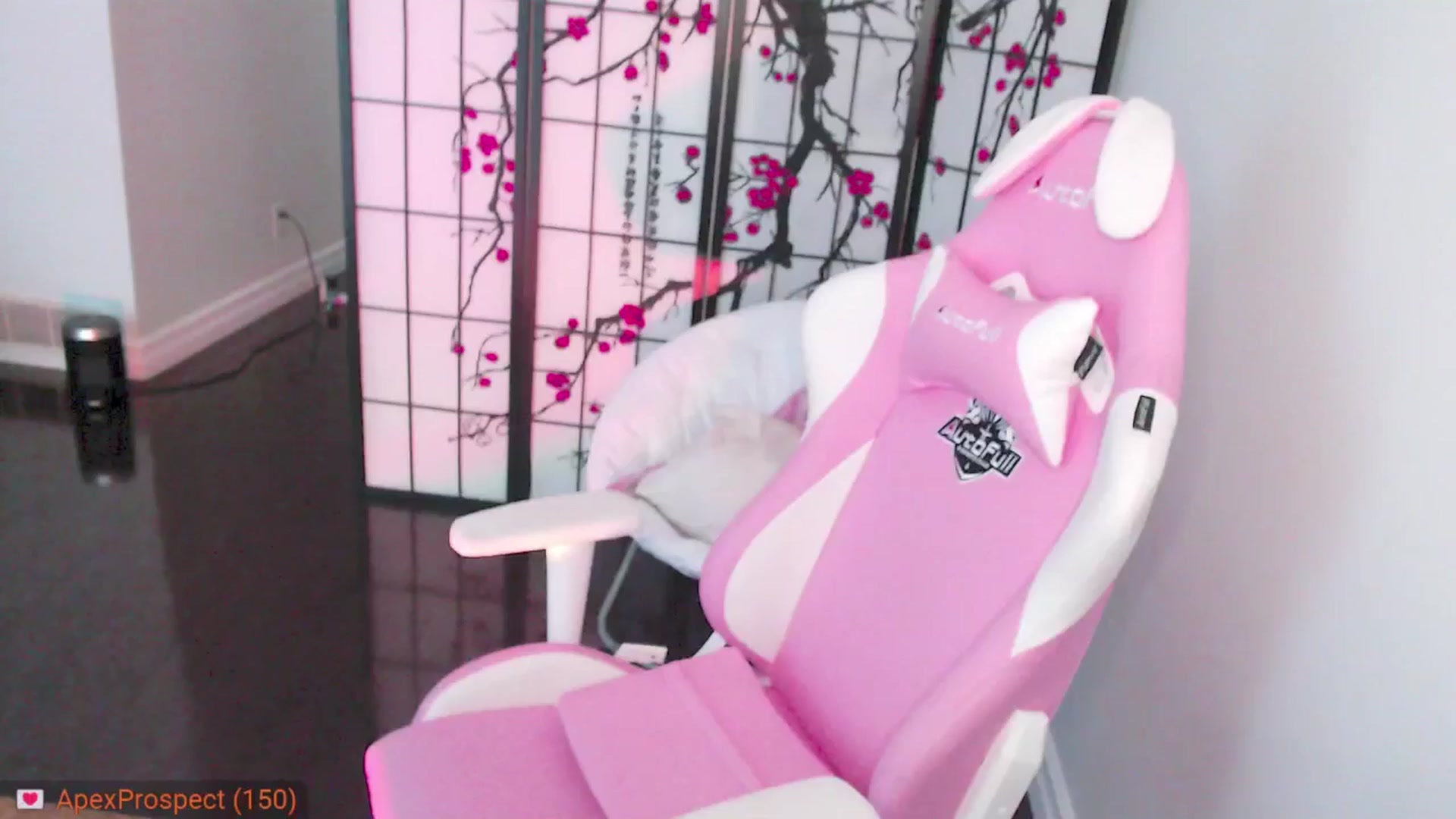Gallery image thumbnail from MsMoncler's myfreecams stream on, 03/05/2025, 17:53 image 10 of 20