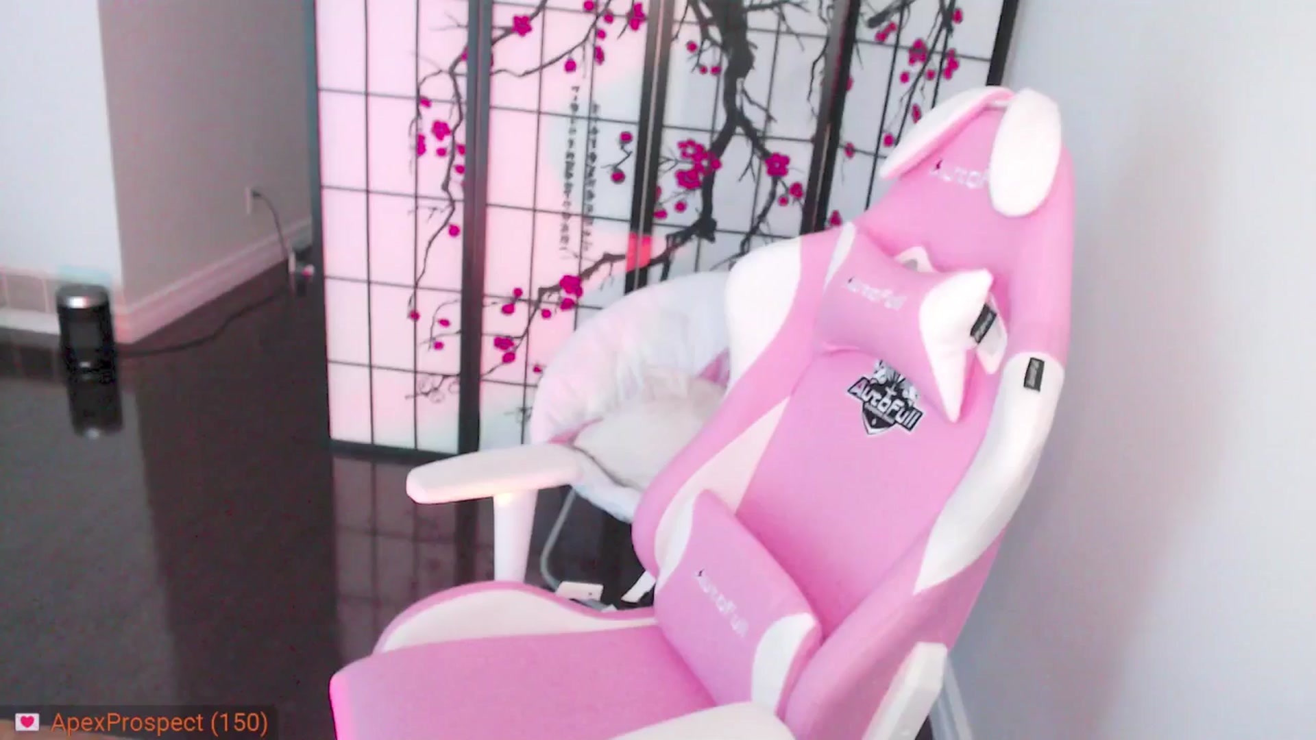 Gallery image thumbnail from MsMoncler's myfreecams stream on, 03/05/2025, 17:53 image 9 of 20