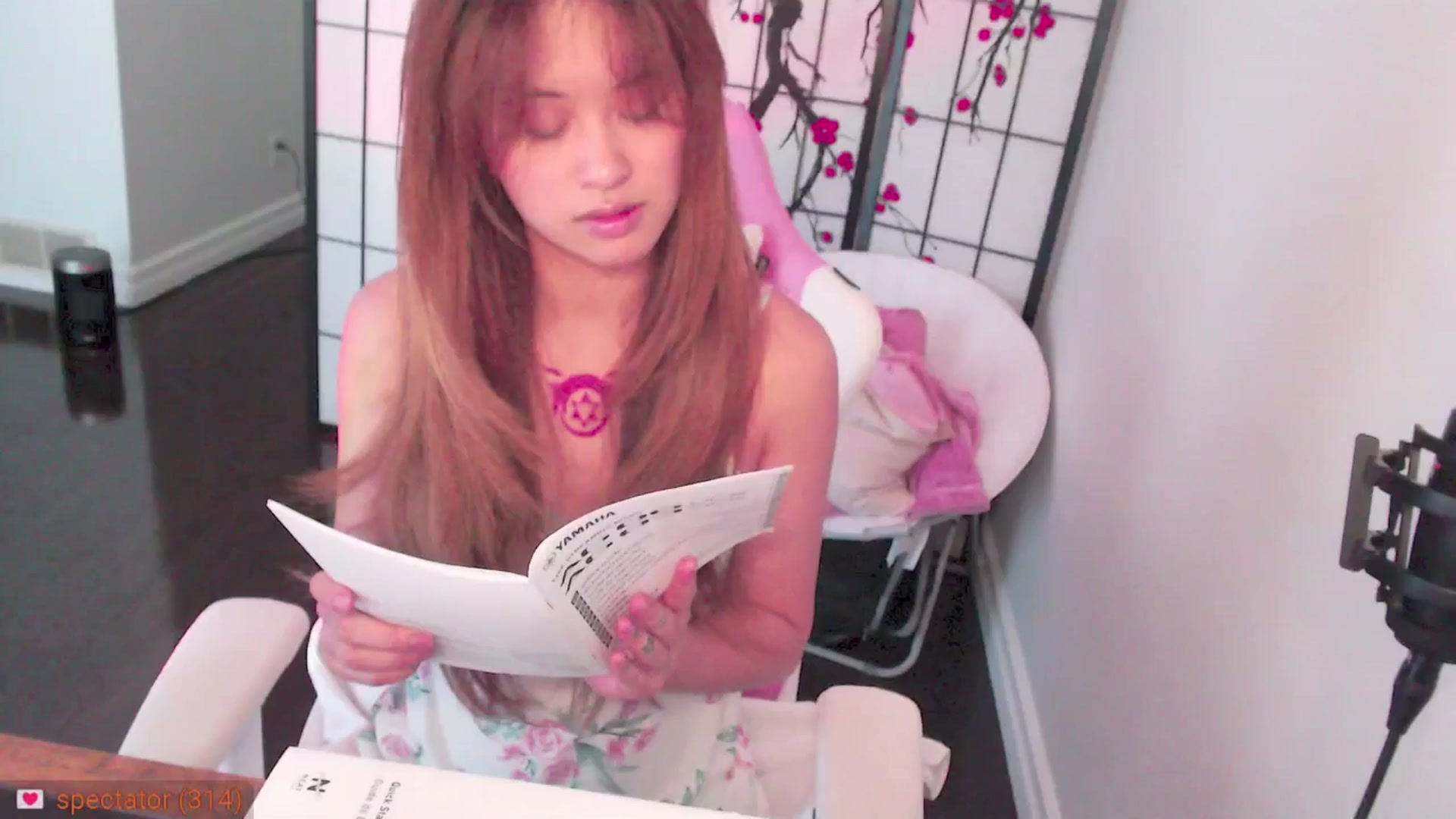 Gallery image thumbnail from MsMoncler's myfreecams stream on, 03/13/2025, 18:12 image 18 of 20