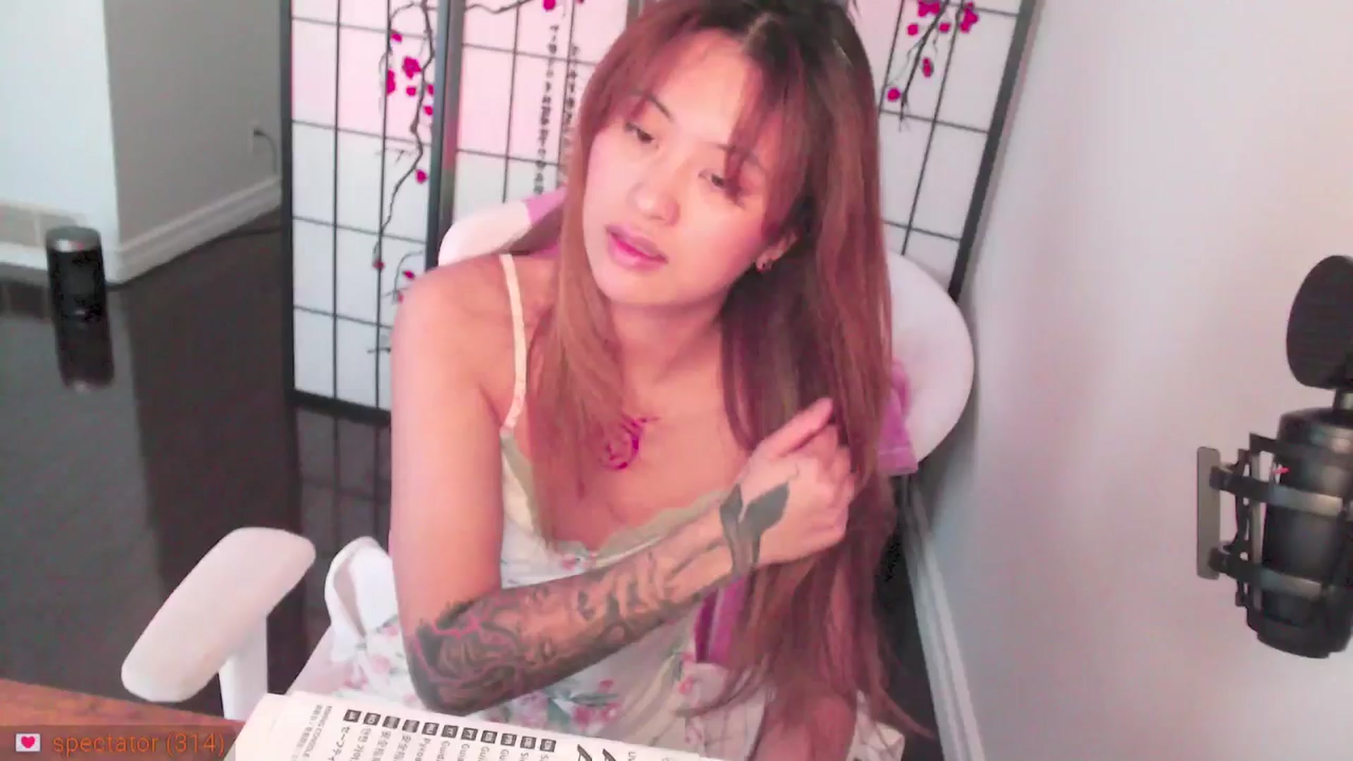 Gallery image thumbnail from MsMoncler's myfreecams stream on, 03/13/2025, 18:12 image 16 of 20