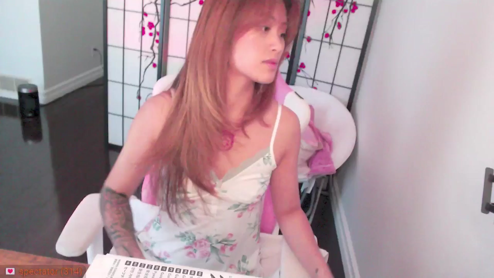 Gallery image thumbnail from MsMoncler's myfreecams stream on, 03/13/2025, 18:12 image 17 of 20
