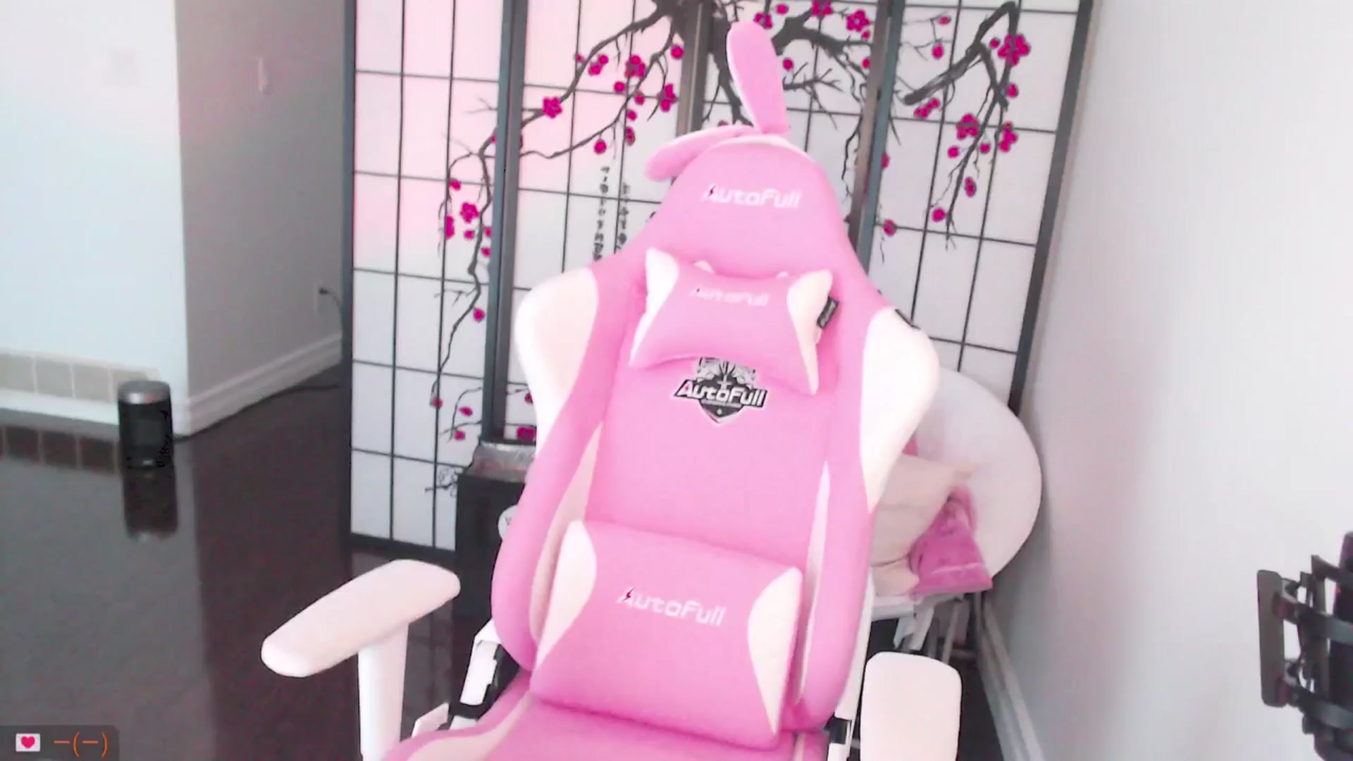 Gallery image thumbnail from MsMoncler's myfreecams stream on, 03/14/2025, 15:04 image 2 of 20