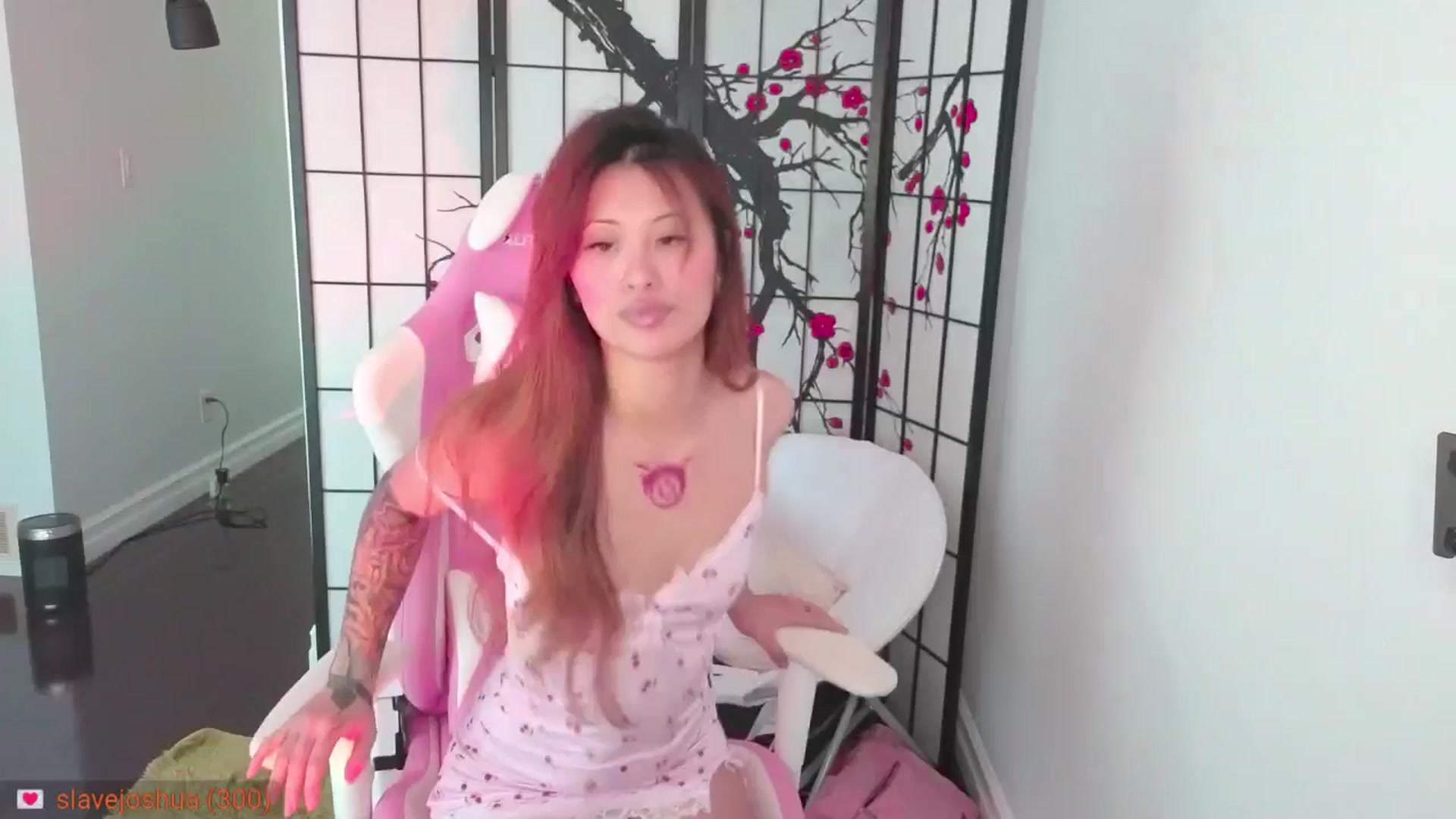 Gallery image thumbnail from MsMoncler's myfreecams stream on, 03/25/2025, 16:06 image 4 of 20