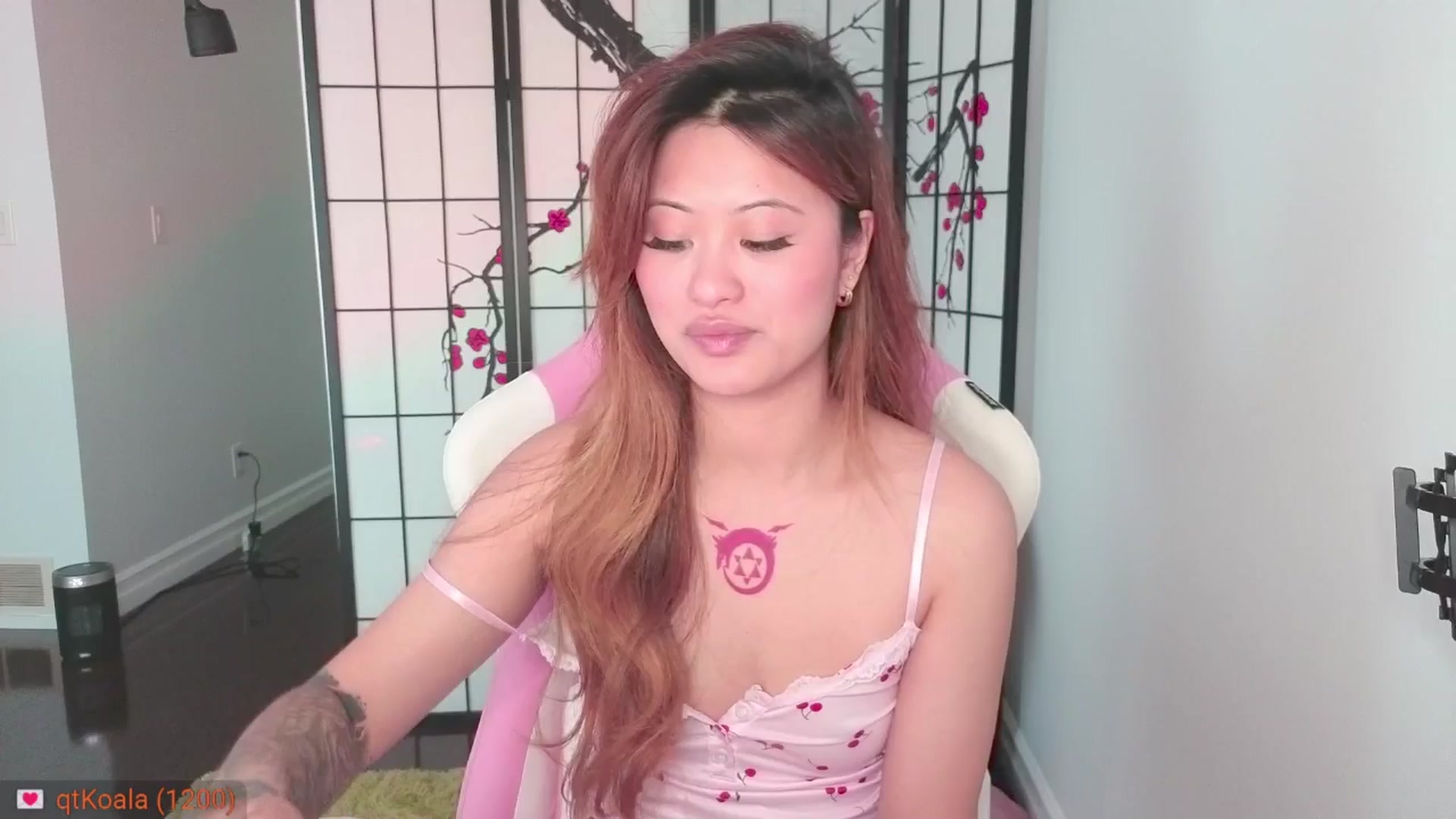 Gallery image thumbnail from MsMoncler's myfreecams stream on, 03/25/2025, 18:32 image 15 of 20