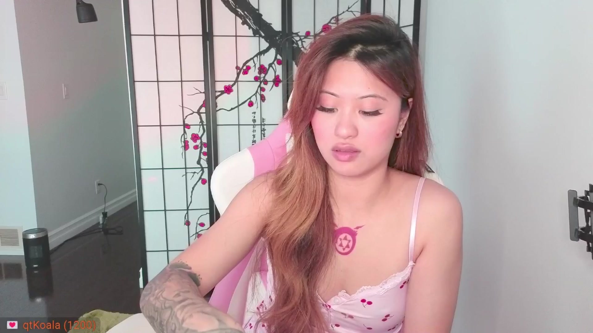 Gallery image thumbnail from MsMoncler's myfreecams stream on, 03/25/2025, 18:32 image 16 of 20