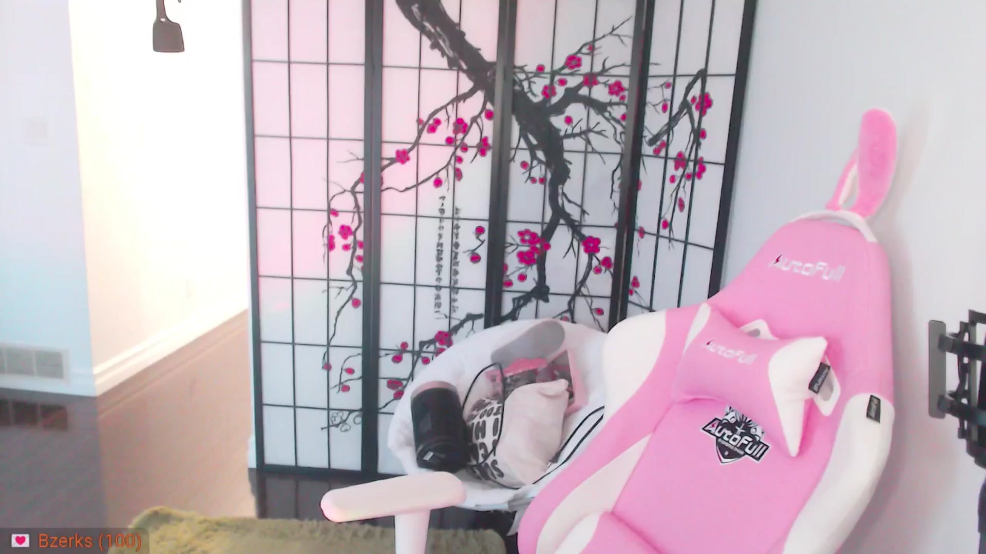 Gallery image thumbnail from MsMoncler's myfreecams stream on, 04/08/2025, 18:01 image 20 of 20