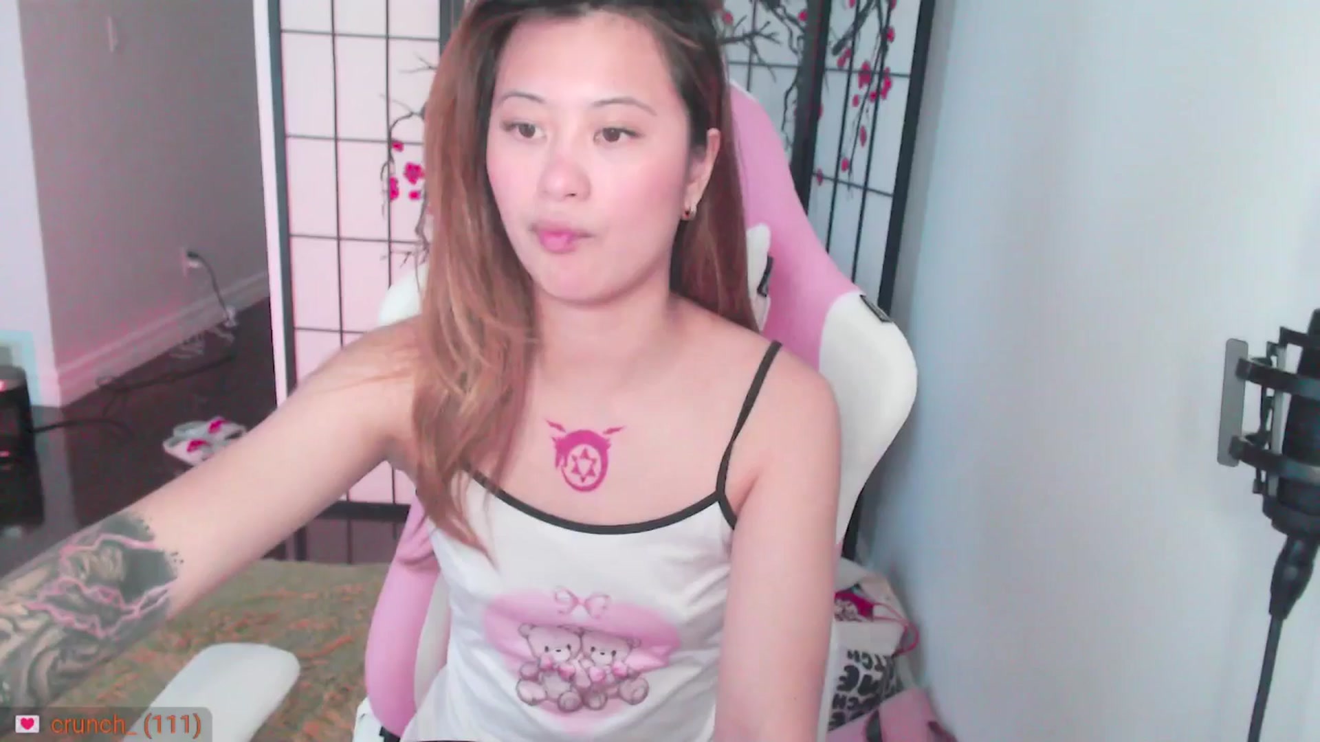 Gallery image thumbnail from MsMoncler's myfreecams stream on, 04/11/2025, 16:17 image 15 of 20