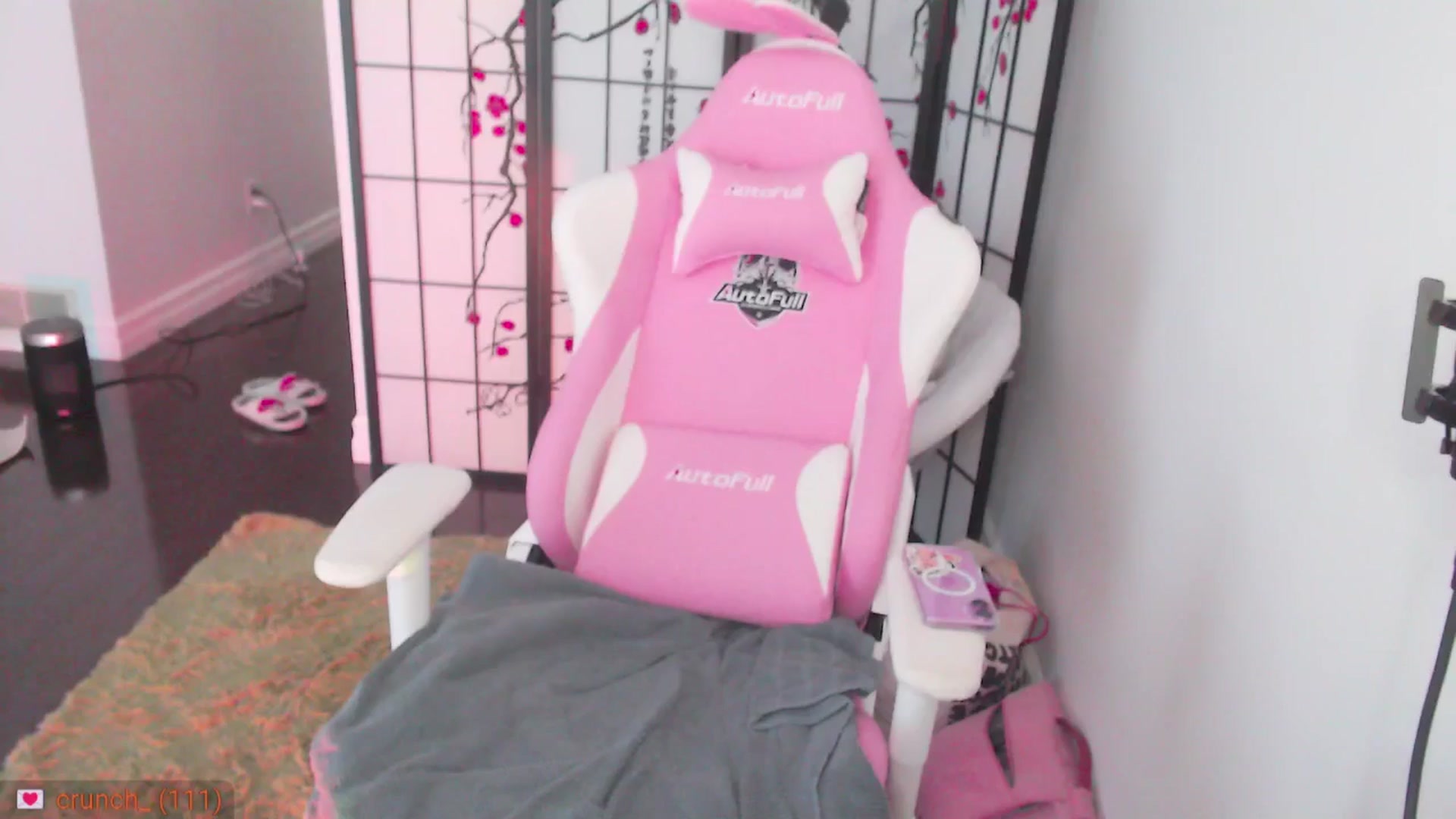 Gallery image thumbnail from MsMoncler's myfreecams stream on, 04/11/2025, 16:17 image 1 of 20