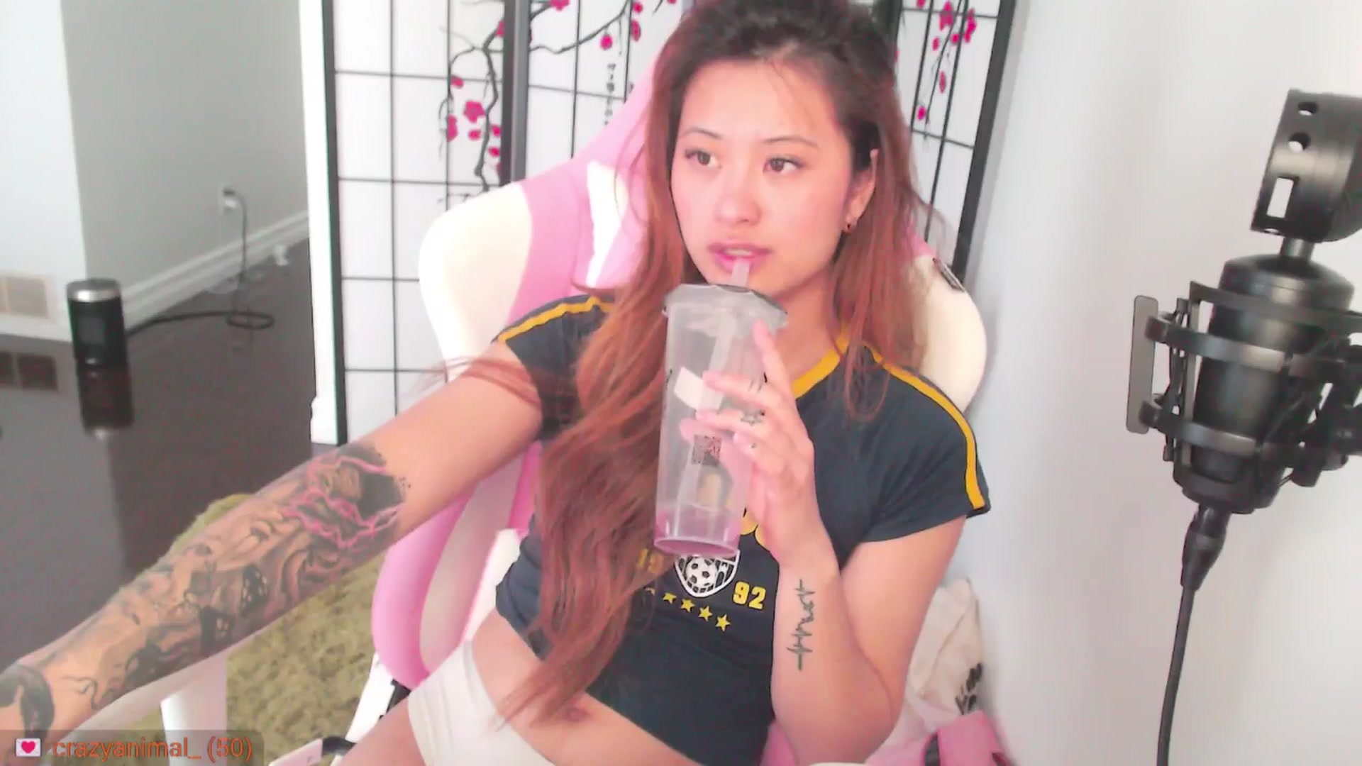 Gallery image thumbnail from MsMoncler's myfreecams stream on, 04/14/2025, 17:40 image 6 of 20