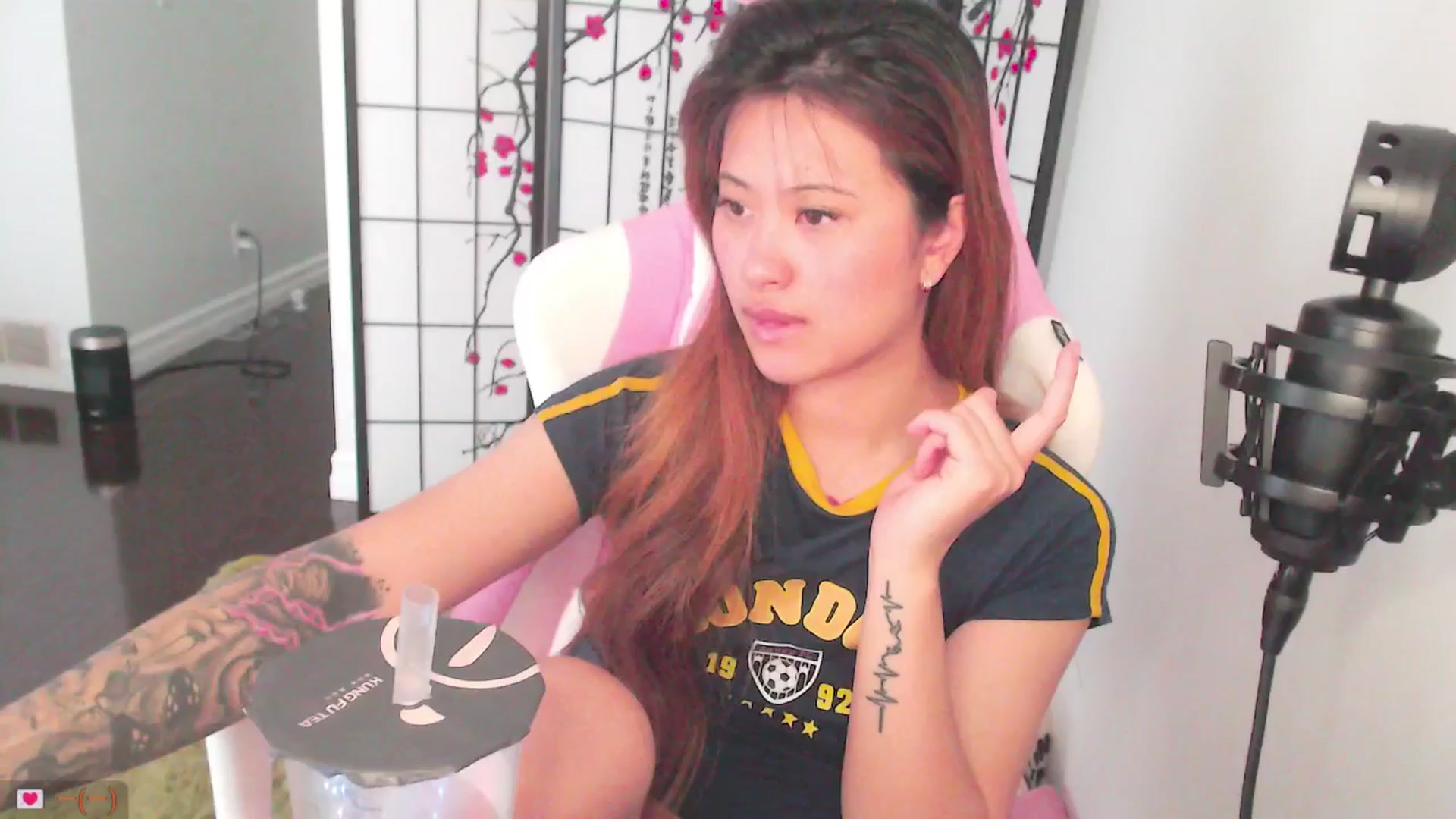 Gallery image thumbnail from MsMoncler's myfreecams stream on, 04/14/2025, 17:40 image 4 of 20