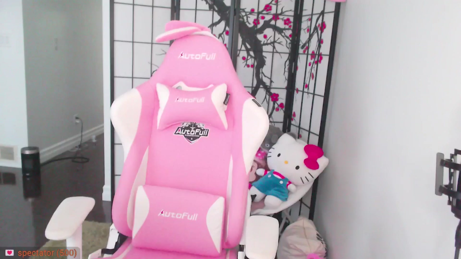 Gallery image thumbnail from MsMoncler's myfreecams stream on, 04/15/2025, 15:23 image 14 of 20
