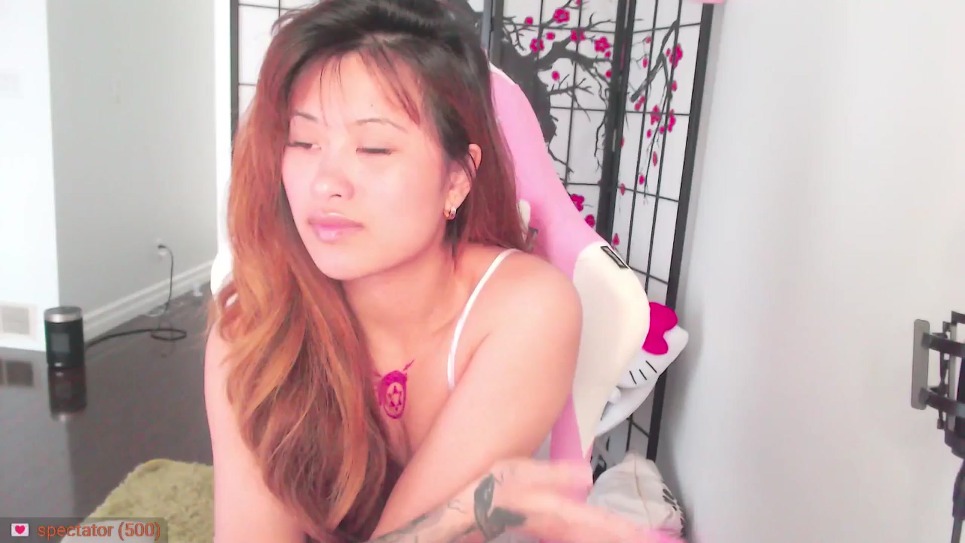 Gallery image thumbnail from MsMoncler's myfreecams stream on, 04/15/2025, 15:23 image 8 of 20
