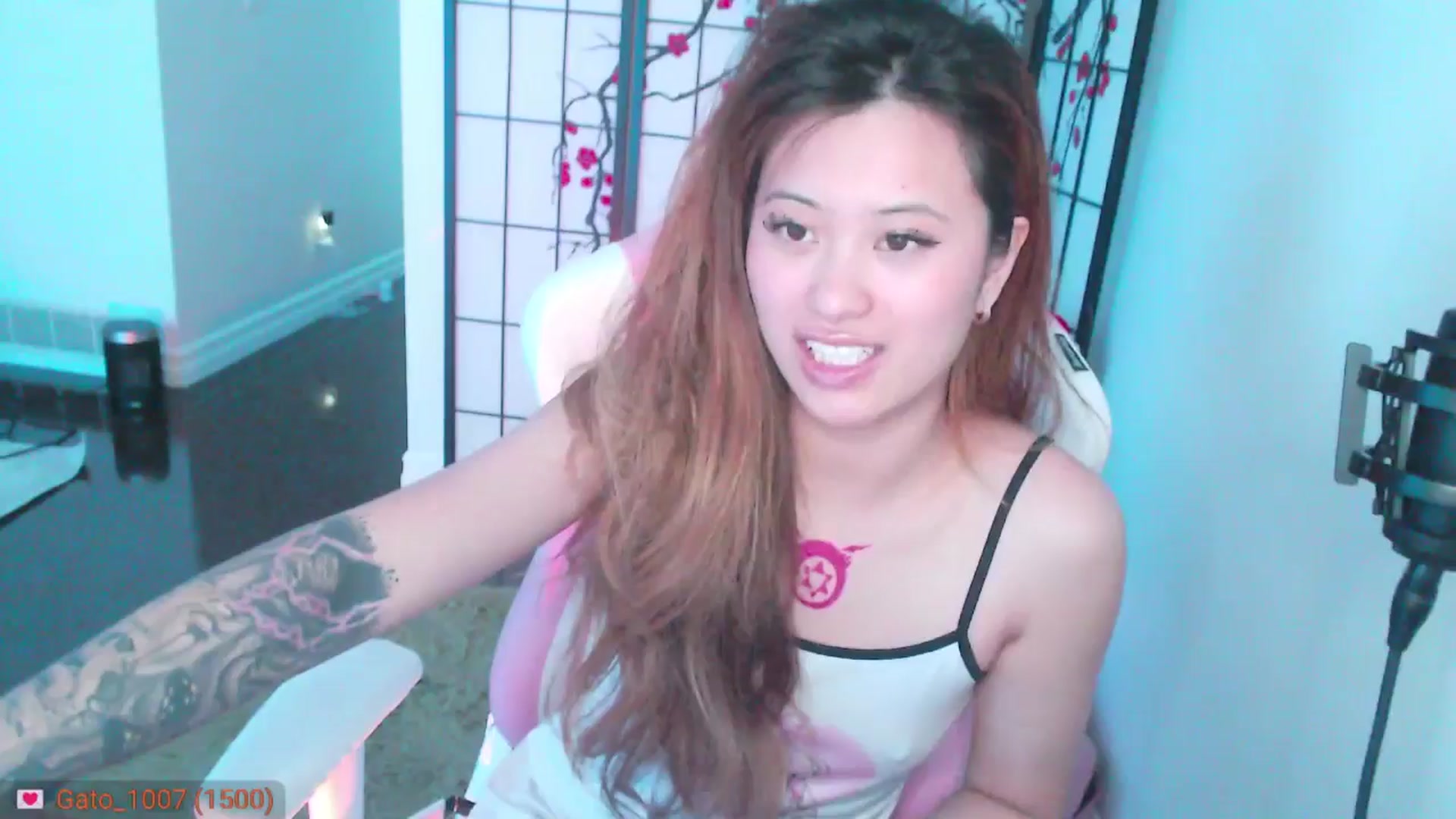 Gallery image thumbnail from MsMoncler's myfreecams stream on, 04/22/2025, 17:53 image 15 of 20