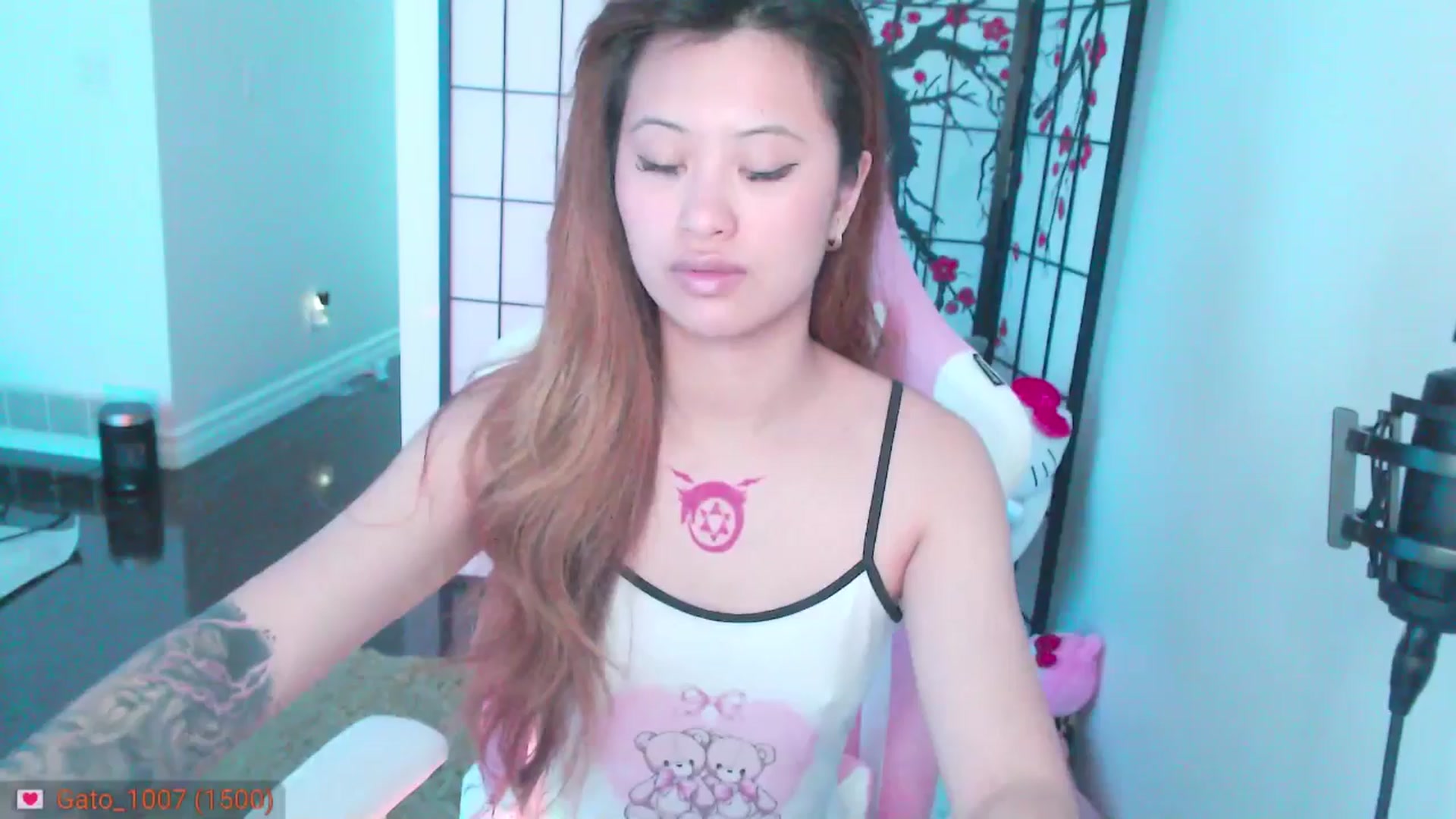 Gallery image thumbnail from MsMoncler's myfreecams stream on, 04/22/2025, 17:53 image 13 of 20