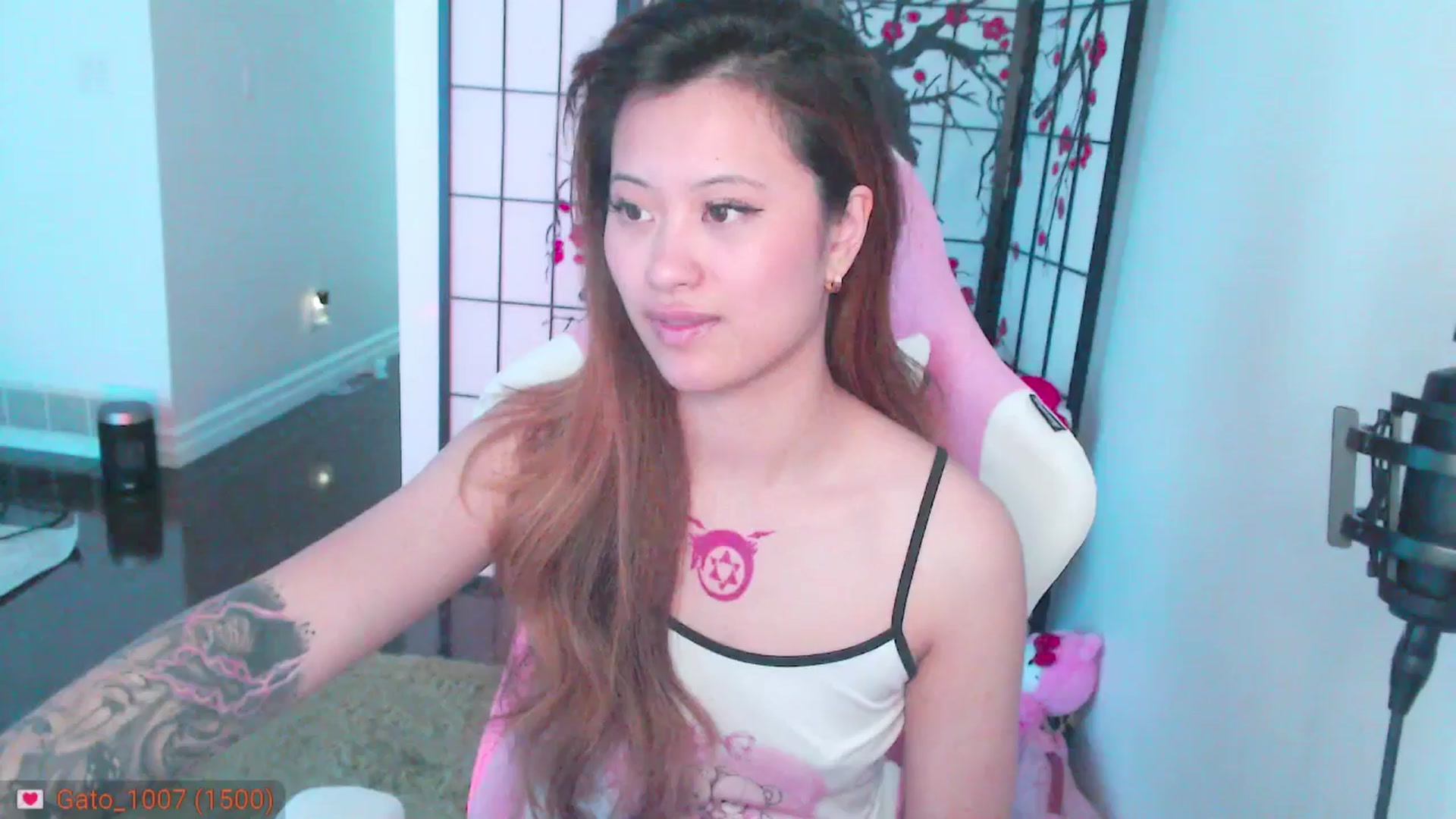 Gallery image thumbnail from MsMoncler's myfreecams stream on, 04/22/2025, 17:53 image 14 of 20