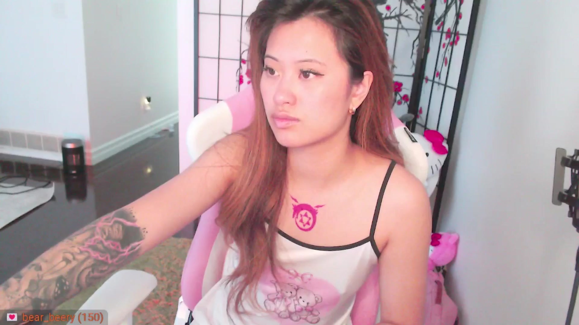Gallery image thumbnail from MsMoncler's myfreecams stream on, 04/22/2025, 17:53 image 9 of 20