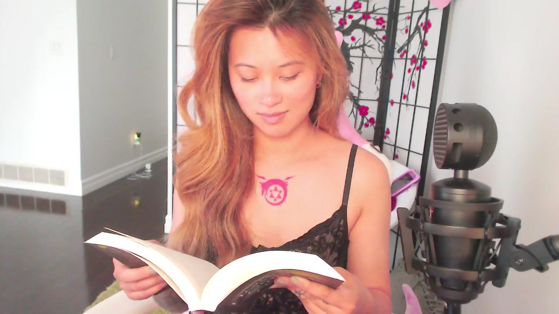 Gallery image thumbnail from MsMoncler's myfreecams stream on, 06/13/2025, 14:41 image 9 of 20