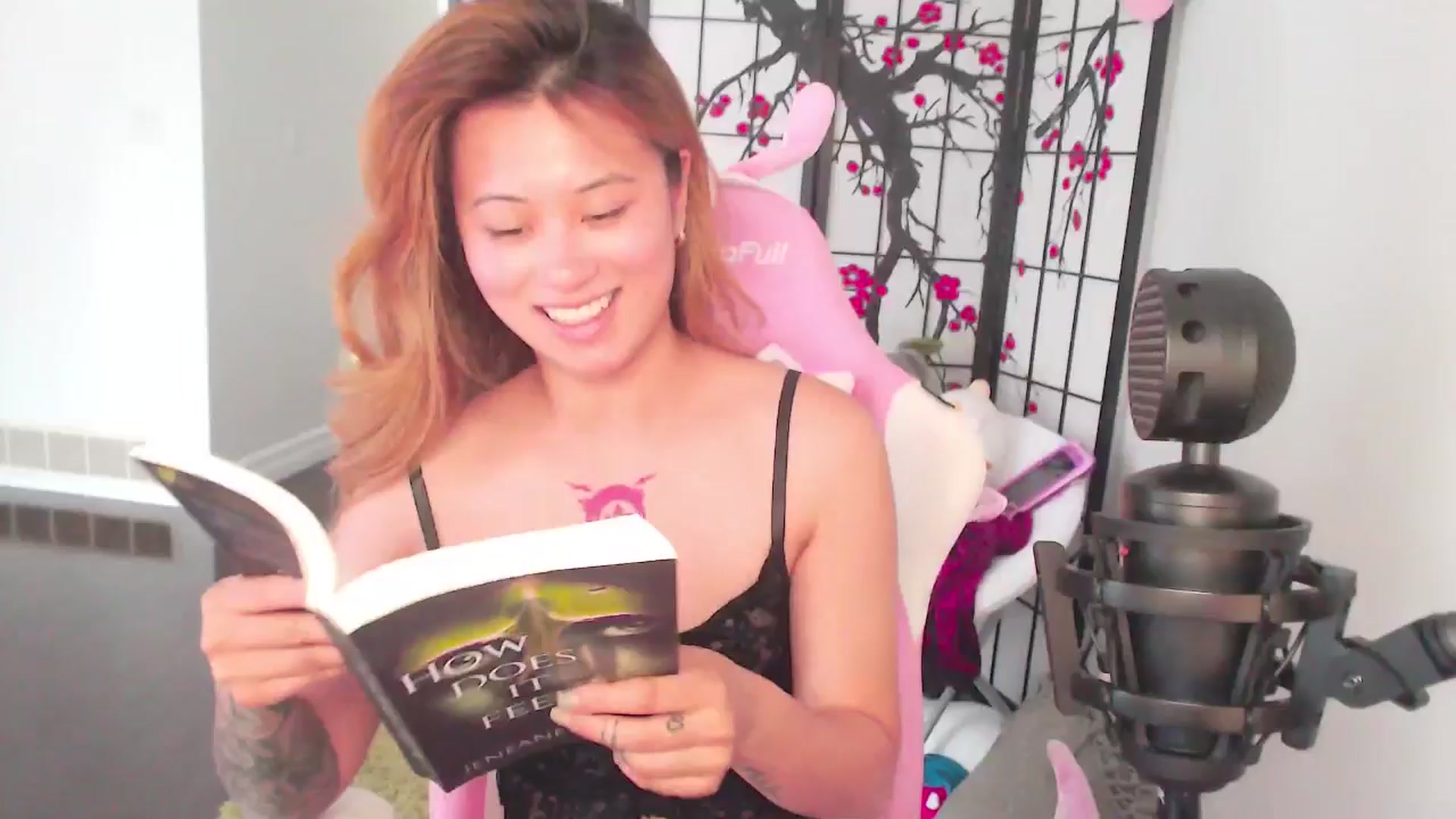 Gallery image thumbnail from MsMoncler's myfreecams stream on, 06/13/2025, 14:41 image 19 of 20