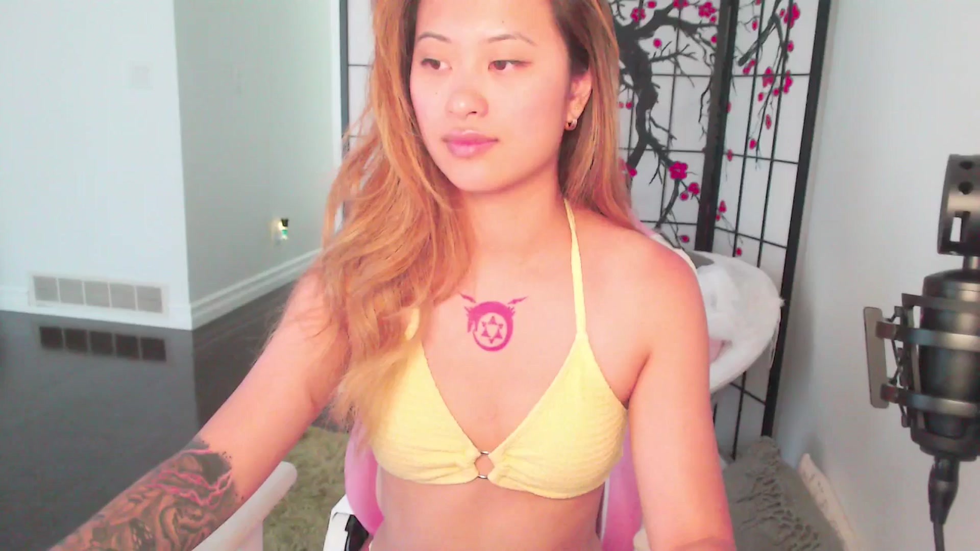 Gallery image thumbnail from MsMoncler's myfreecams stream on, 06/16/2025, 15:36 image 20 of 20