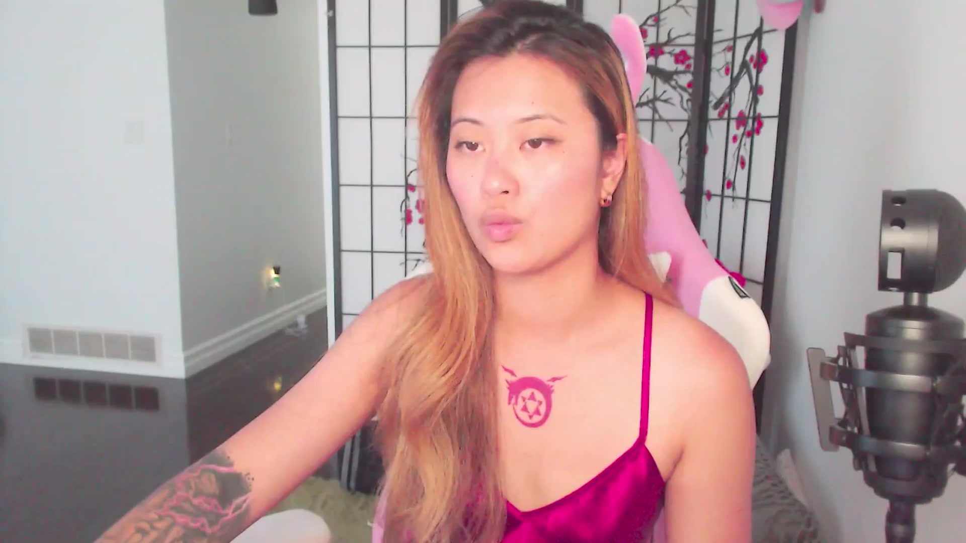 Gallery image thumbnail from MsMoncler's myfreecams stream on, 06/17/2025, 17:24 image 1 of 20