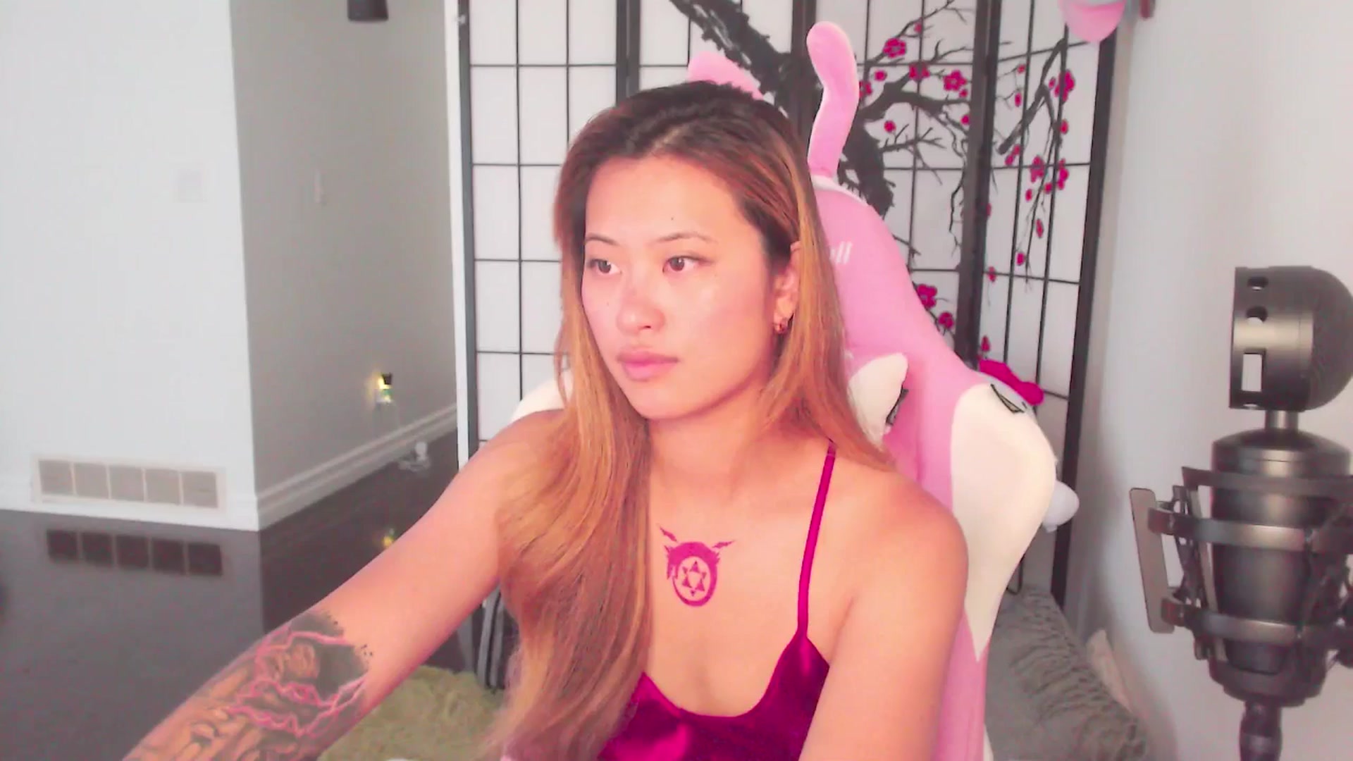 Gallery image thumbnail from MsMoncler's myfreecams stream on, 06/17/2025, 17:24 image 8 of 20