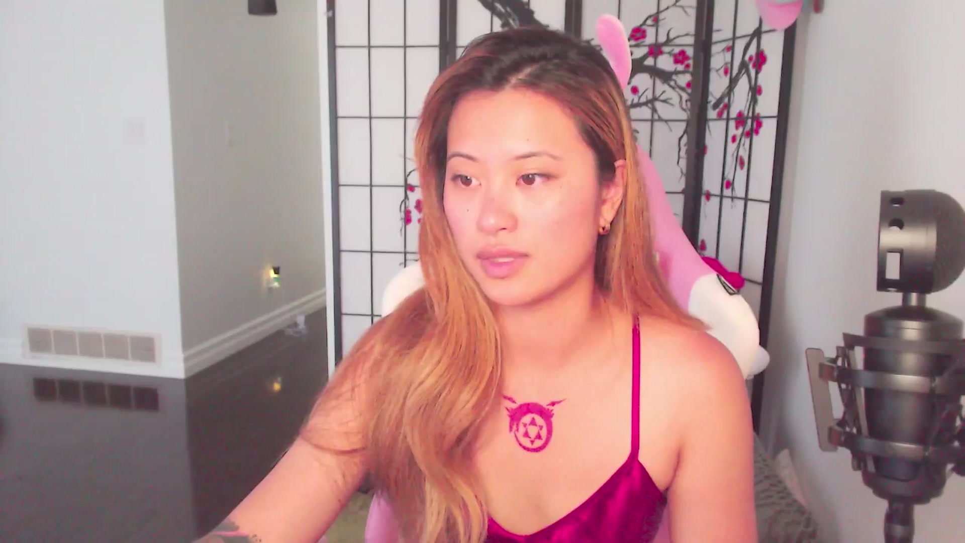 Gallery image thumbnail from MsMoncler's myfreecams stream on, 06/17/2025, 17:24 image 4 of 20