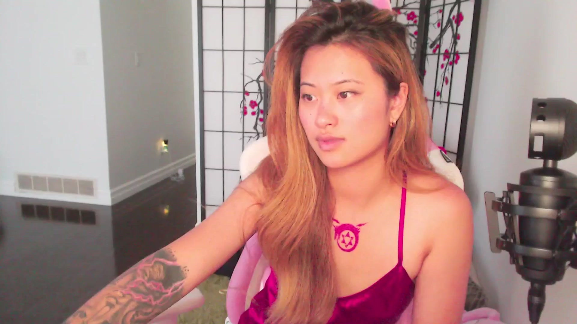 Gallery image thumbnail from MsMoncler's myfreecams stream on, 06/17/2025, 17:24 image 16 of 20