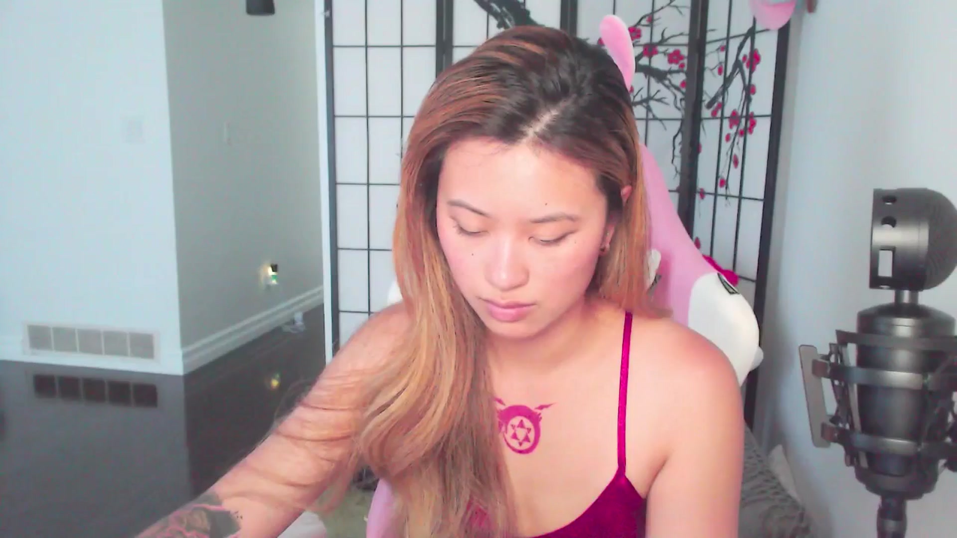 Gallery image thumbnail from MsMoncler's myfreecams stream on, 06/17/2025, 17:24 image 2 of 20