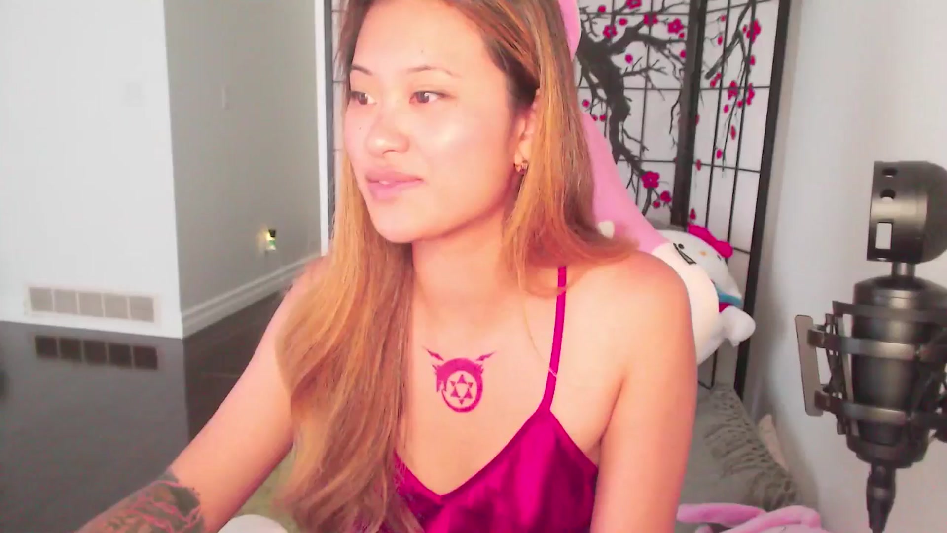 Gallery image thumbnail from MsMoncler's myfreecams stream on, 06/17/2025, 17:24 image 14 of 20