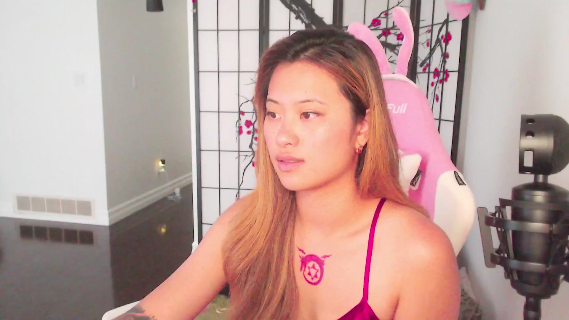 Gallery image thumbnail from MsMoncler's myfreecams stream on, 06/17/2025, 17:24 image 10 of 20