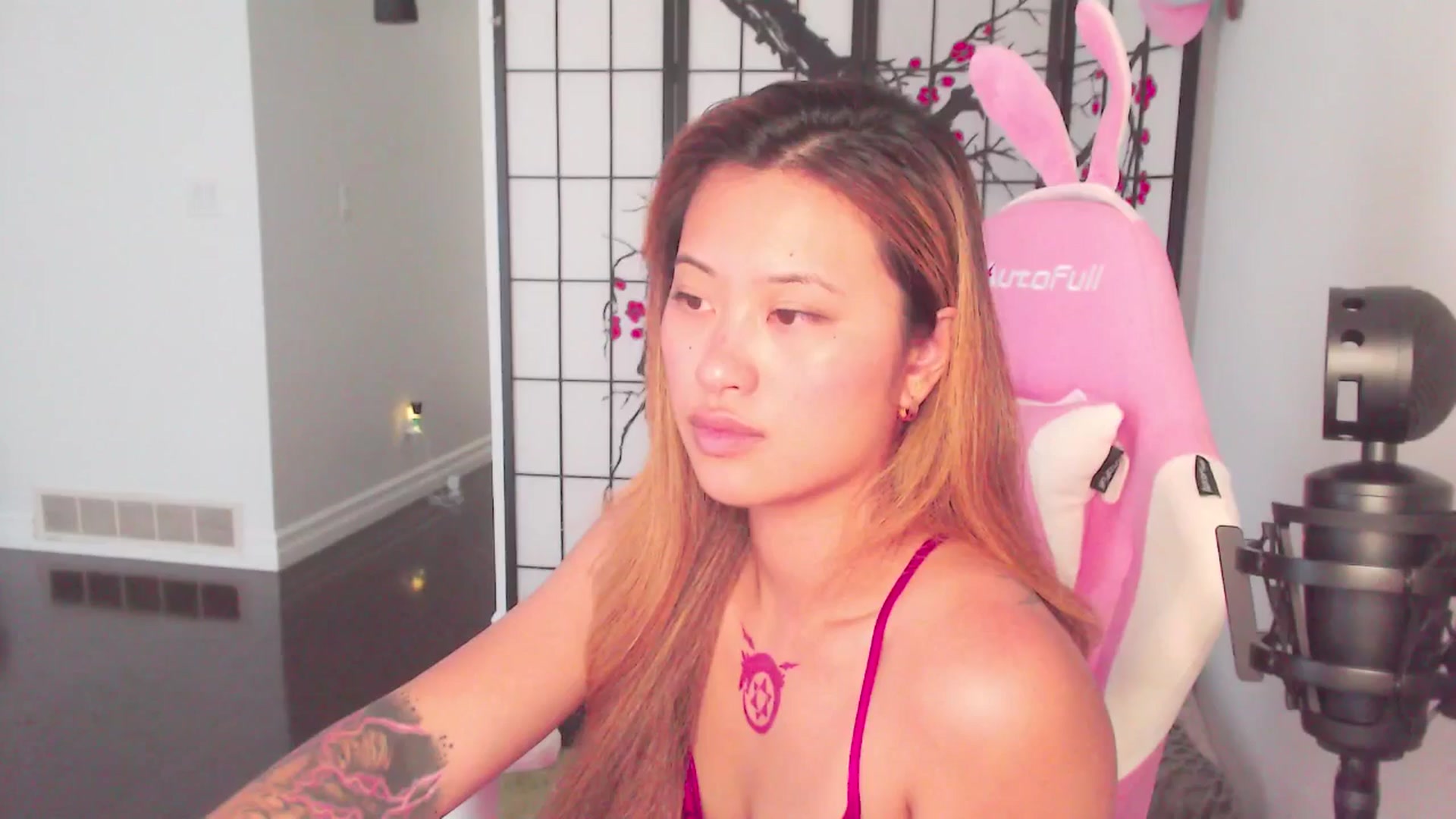 Gallery image thumbnail from MsMoncler's myfreecams stream on, 06/17/2025, 17:24 image 7 of 20
