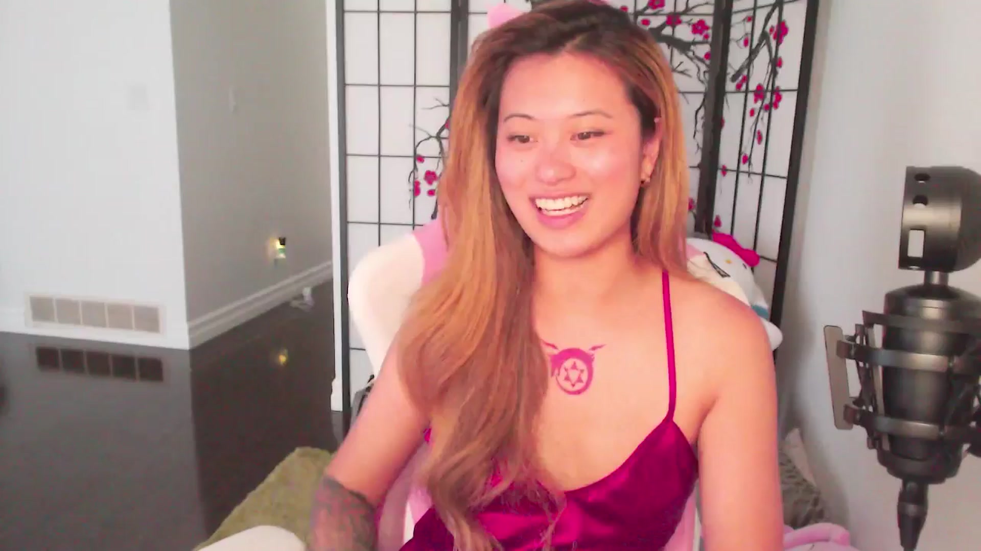 Gallery image thumbnail from MsMoncler's myfreecams stream on, 06/17/2025, 17:24 image 15 of 20