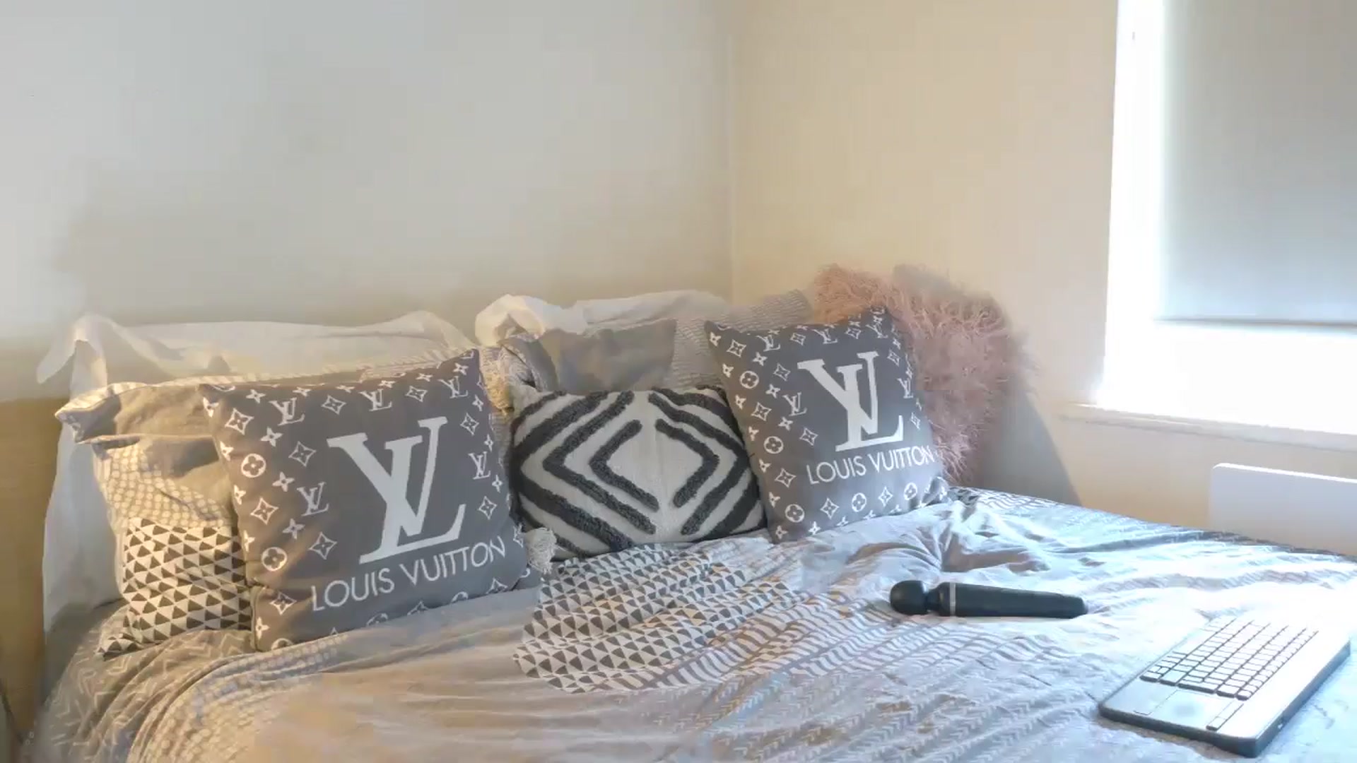 Gallery image thumbnail from MsParisGrey's myfreecams stream on, 11/15/2024, 11:47 image 8 of 20