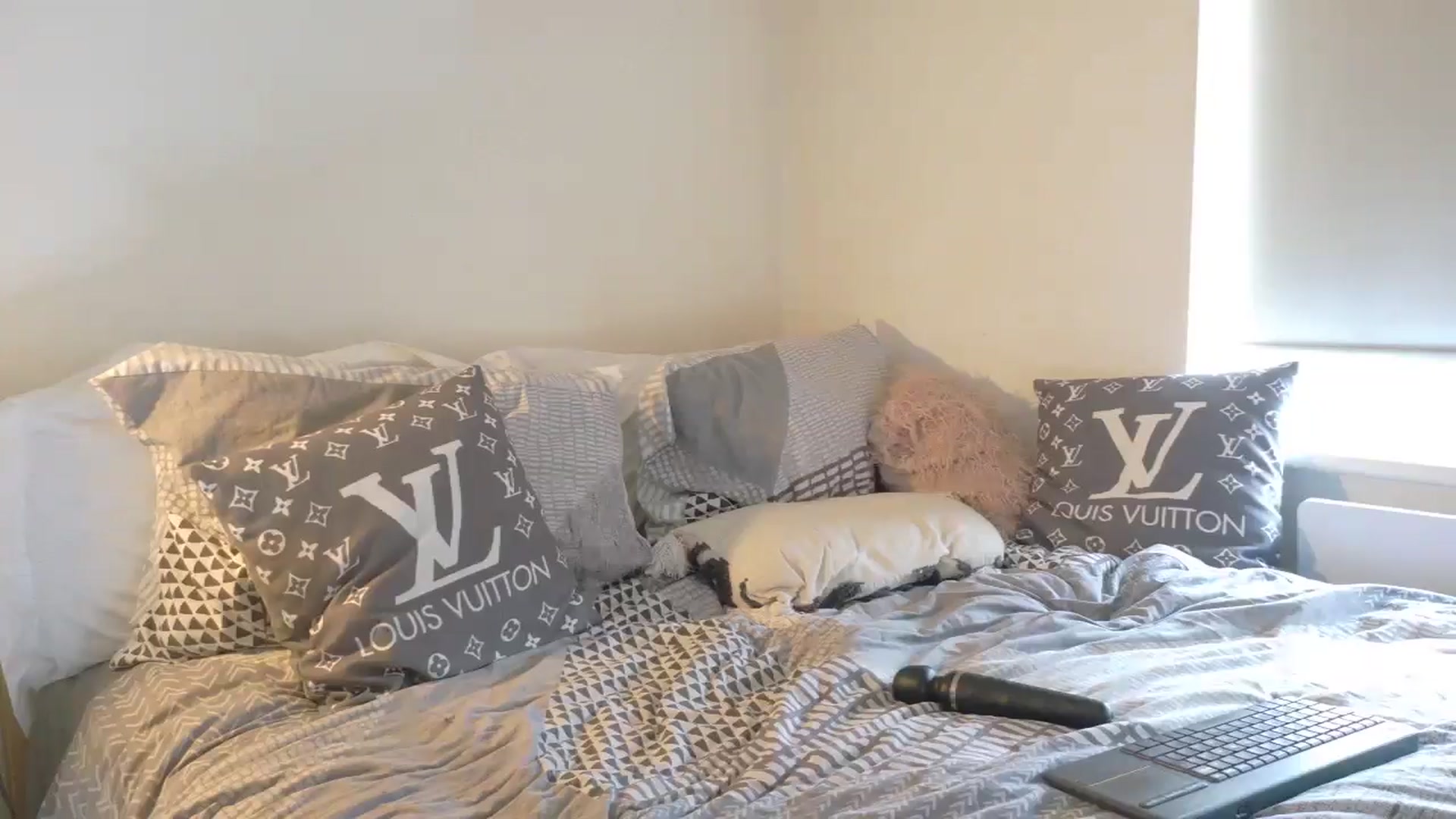 Gallery image thumbnail from MsParisGrey's myfreecams stream on, 11/15/2024, 11:47 image 2 of 20