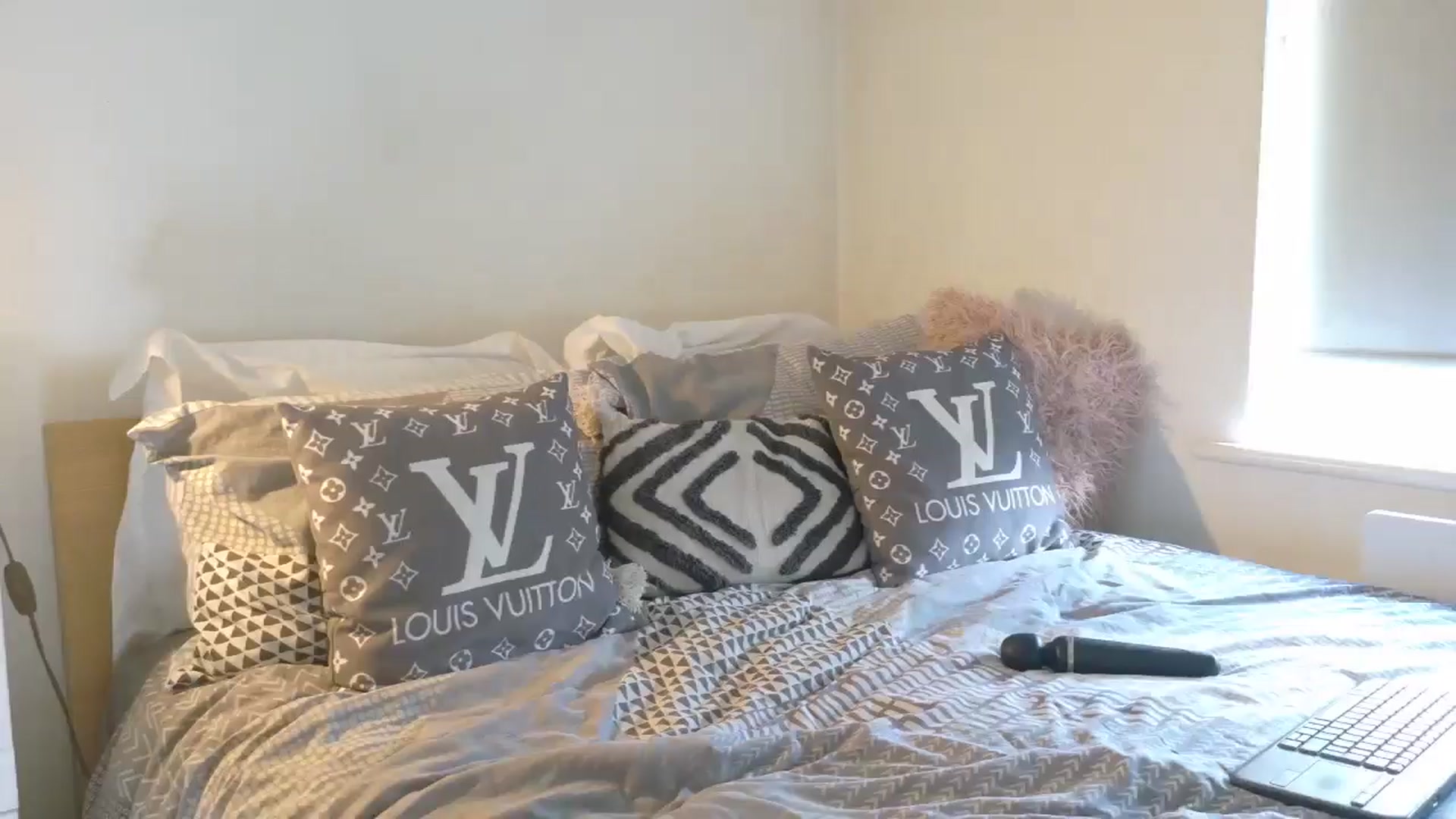 Gallery image thumbnail from MsParisGrey's myfreecams stream on, 11/15/2024, 11:47 image 10 of 20