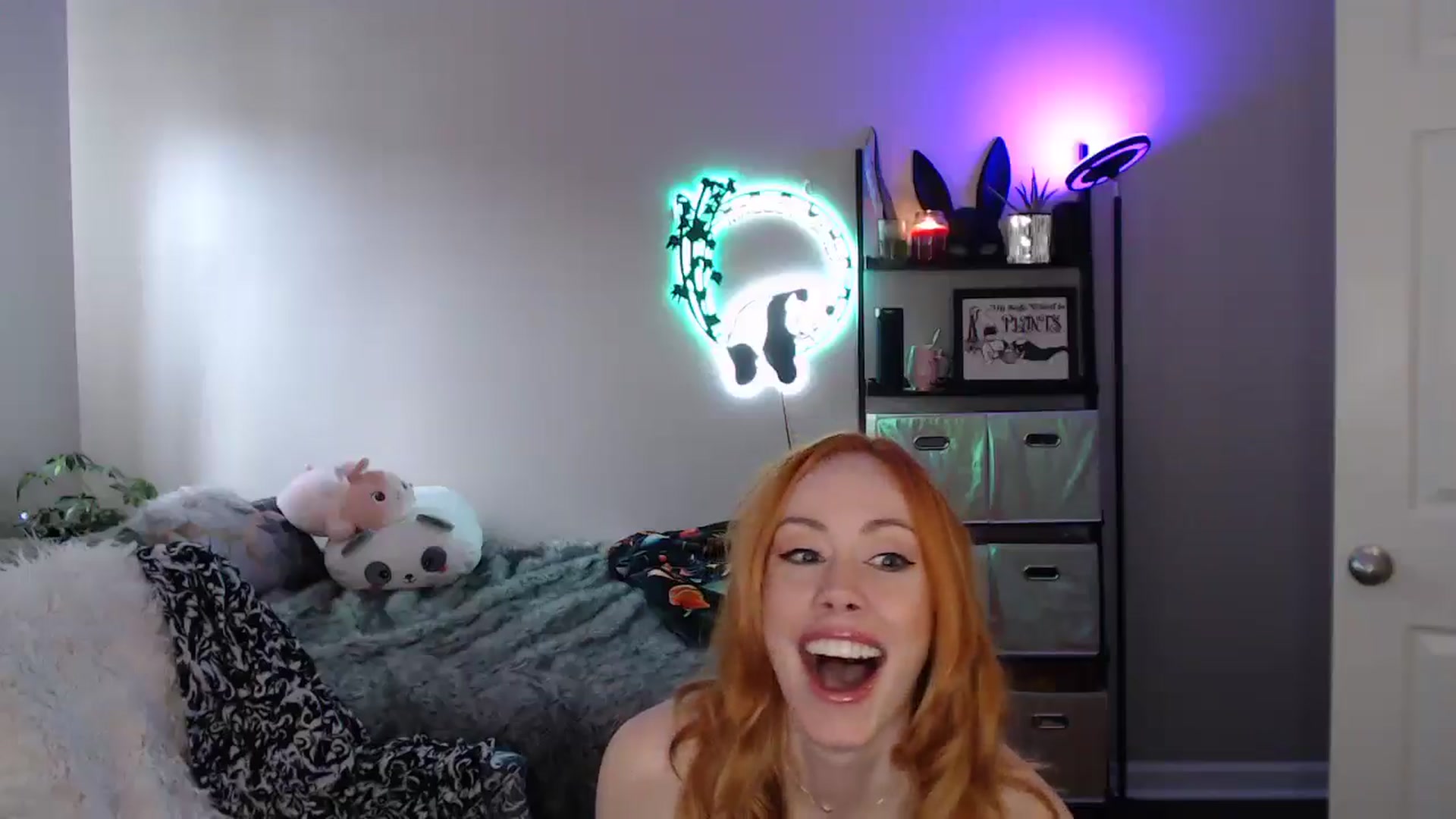 Gallery image thumbnail from MsRedheadMILF's myfreecams stream on, 12/10/2024, 19:14 image 10 of 20