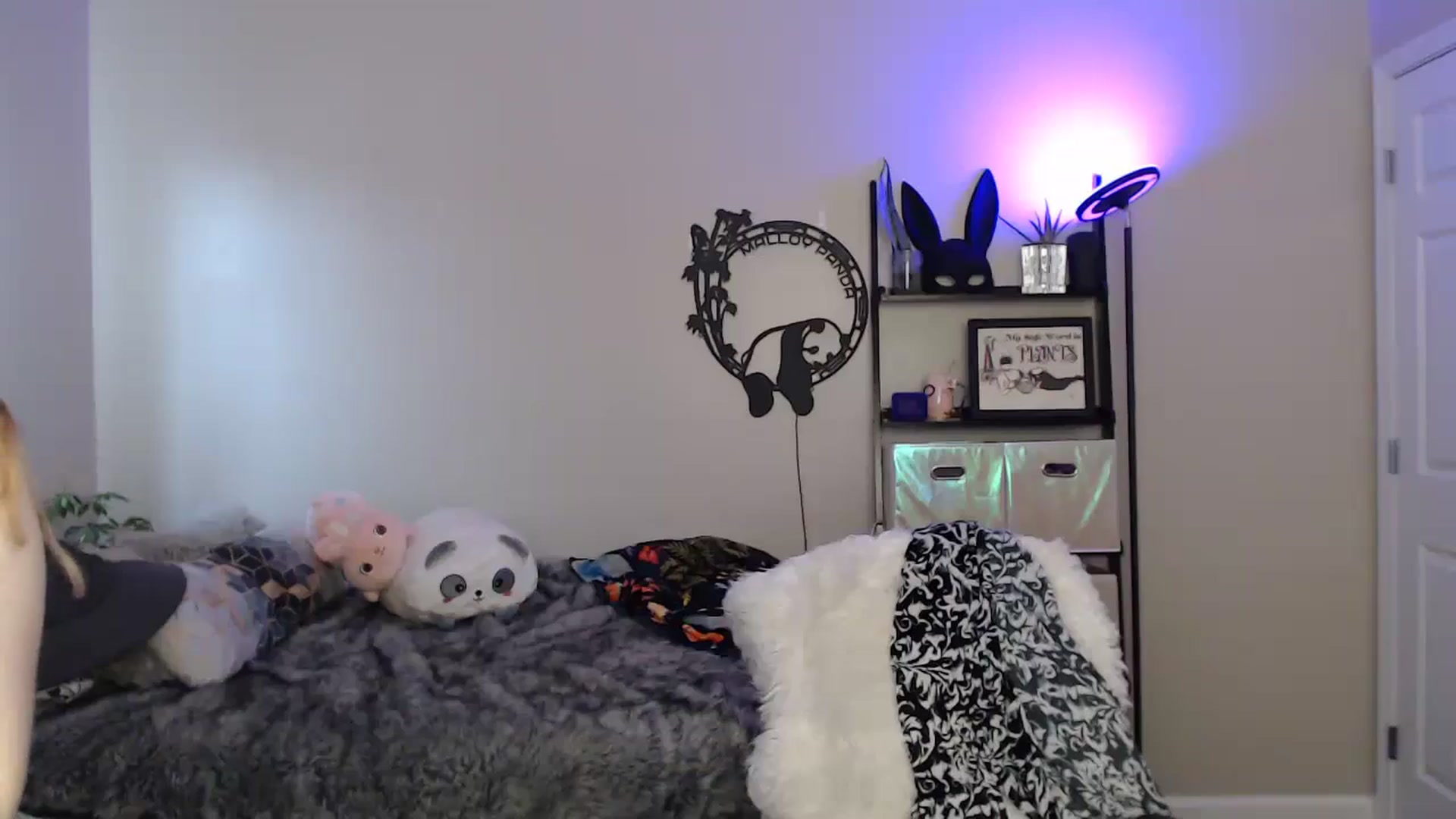 Gallery image thumbnail from MsRedheadMILF's myfreecams stream on, 12/17/2024, 15:28 image 7 of 20