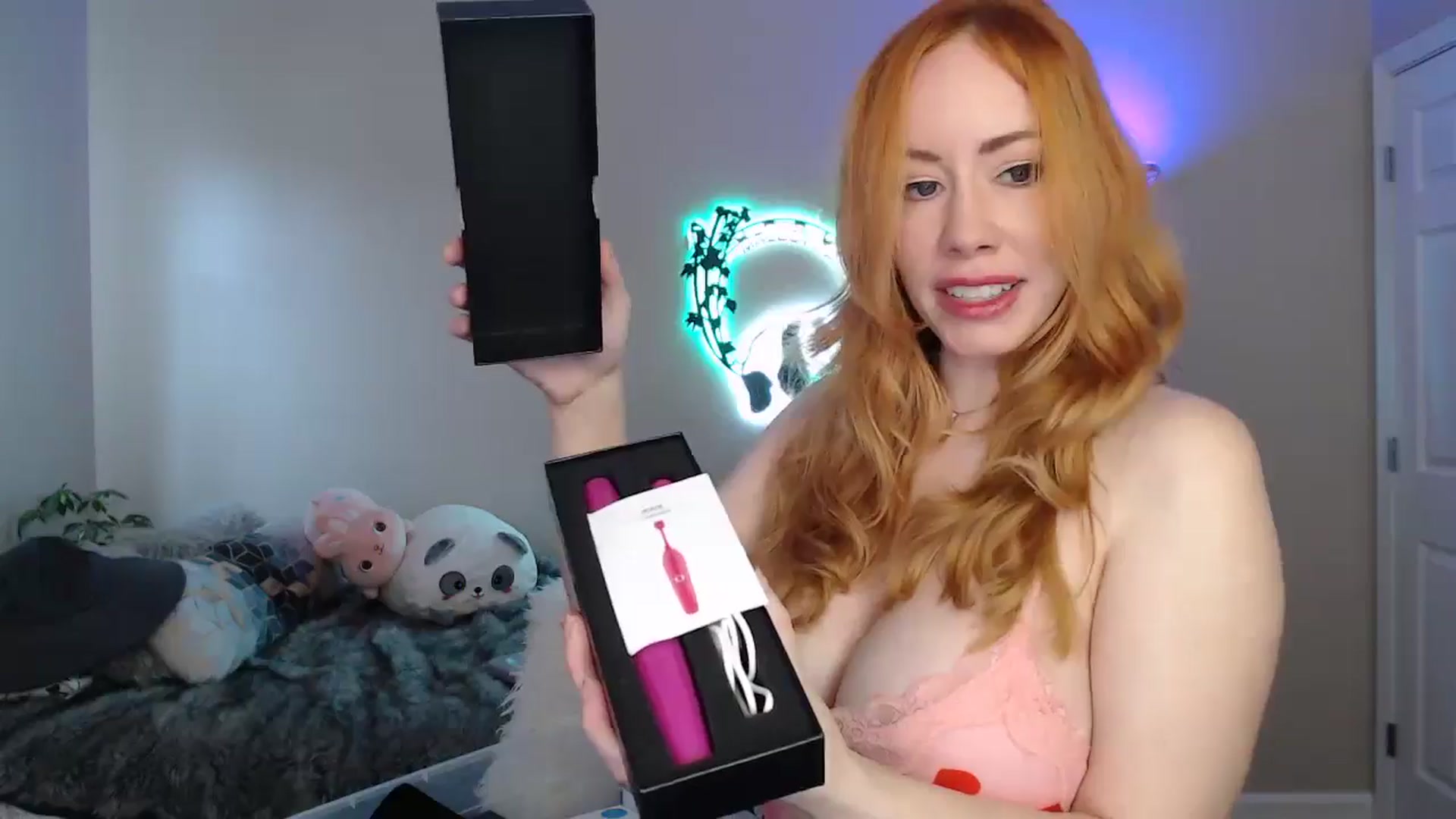 Gallery image thumbnail from MsRedheadMILF's myfreecams stream on, 12/17/2024, 15:28 image 18 of 20