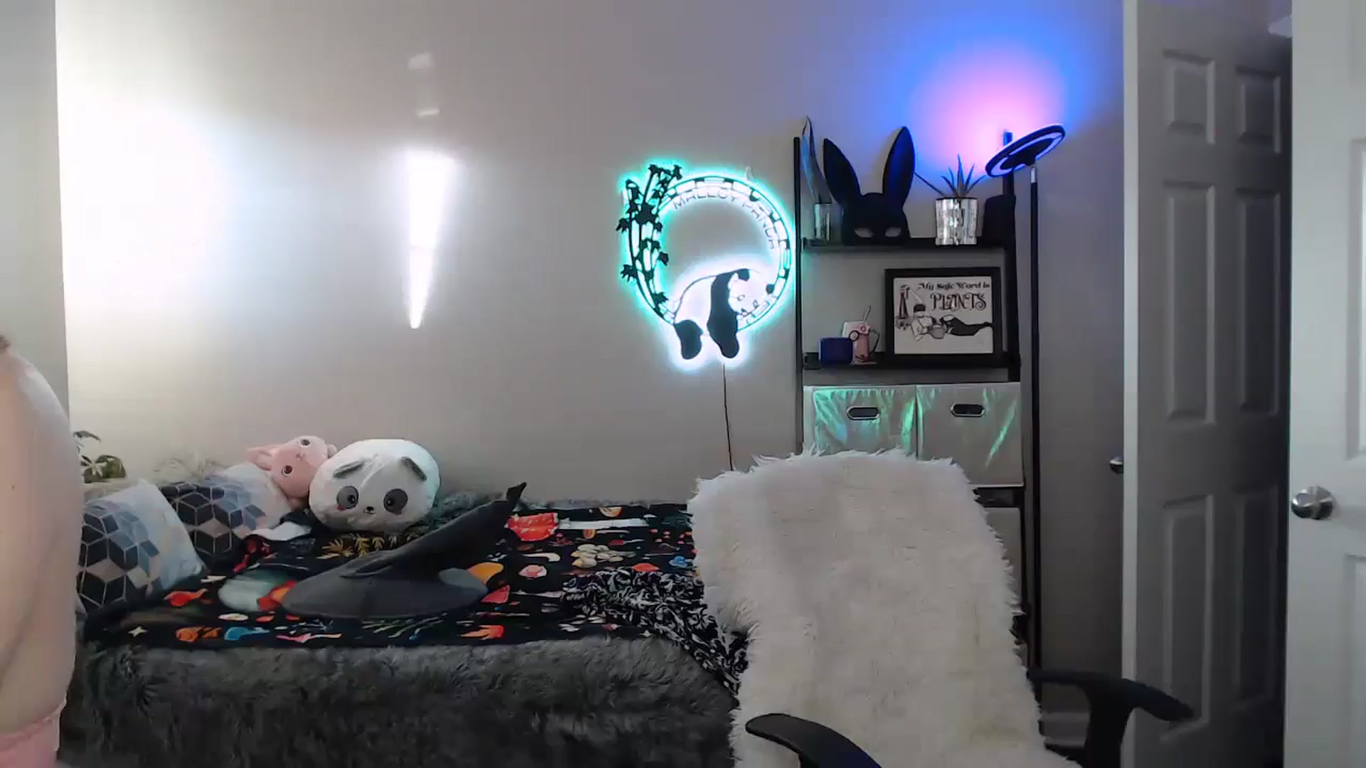 Gallery image thumbnail from MsRedheadMILF's myfreecams stream on, 12/19/2024, 21:49 image 17 of 20