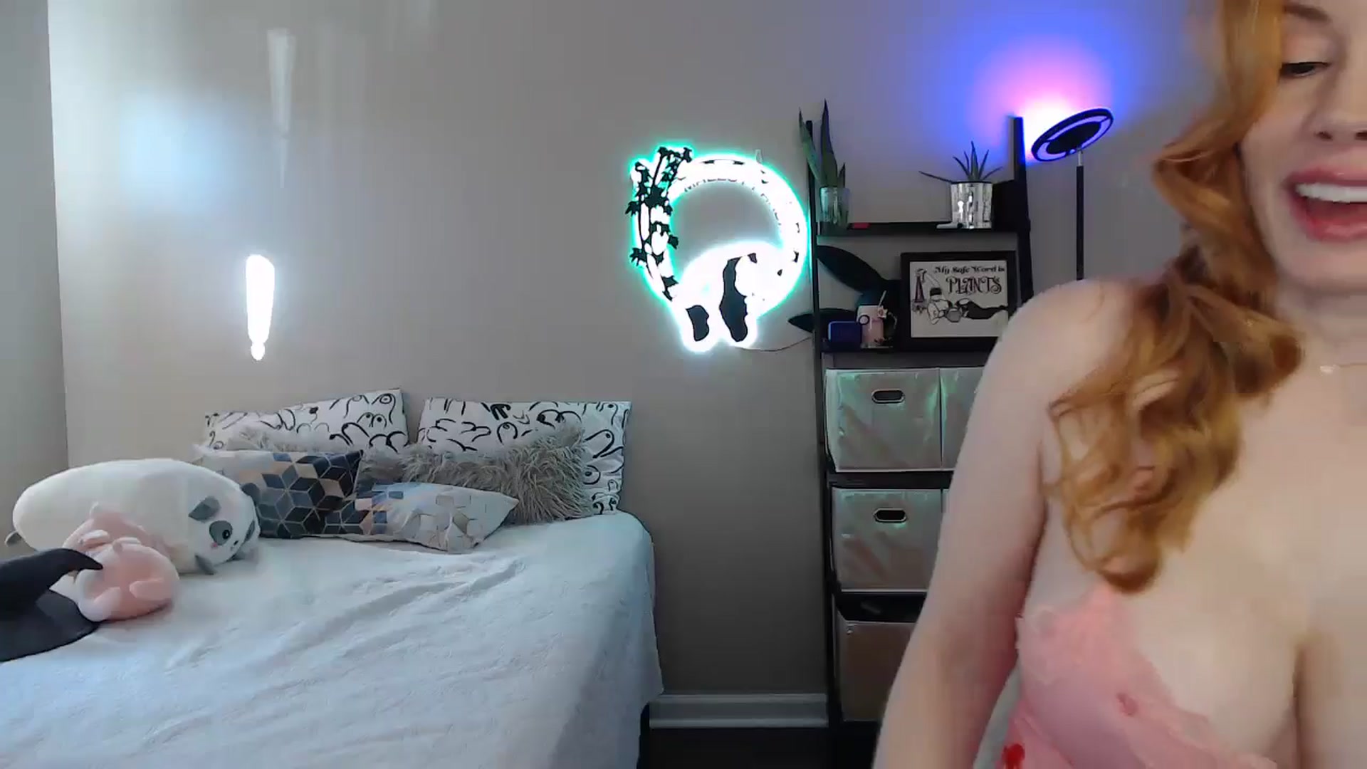 Gallery image thumbnail from MsRedheadMILF's myfreecams stream on, 01/24/2025, 20:21 image 16 of 20