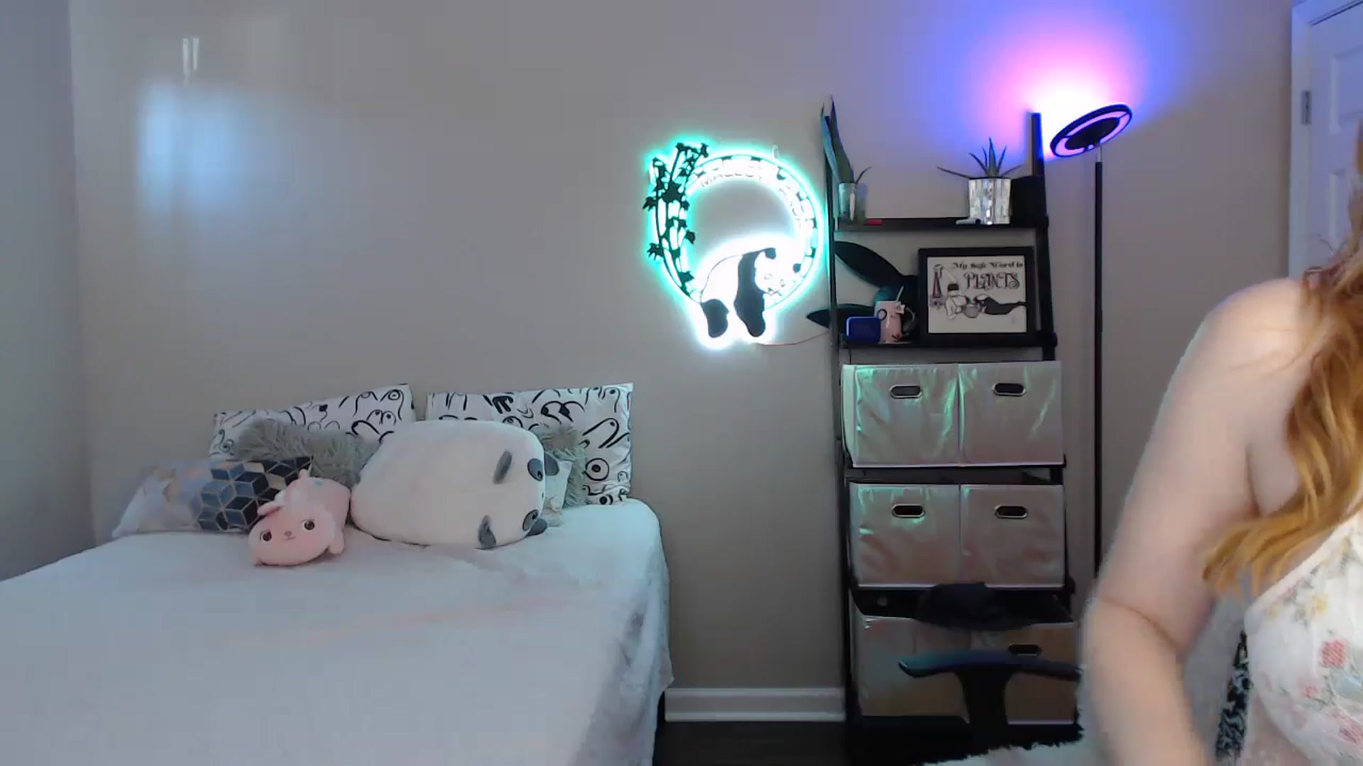 Gallery image thumbnail from MsRedheadMILF's myfreecams stream on, 02/02/2025, 17:36 image 16 of 20