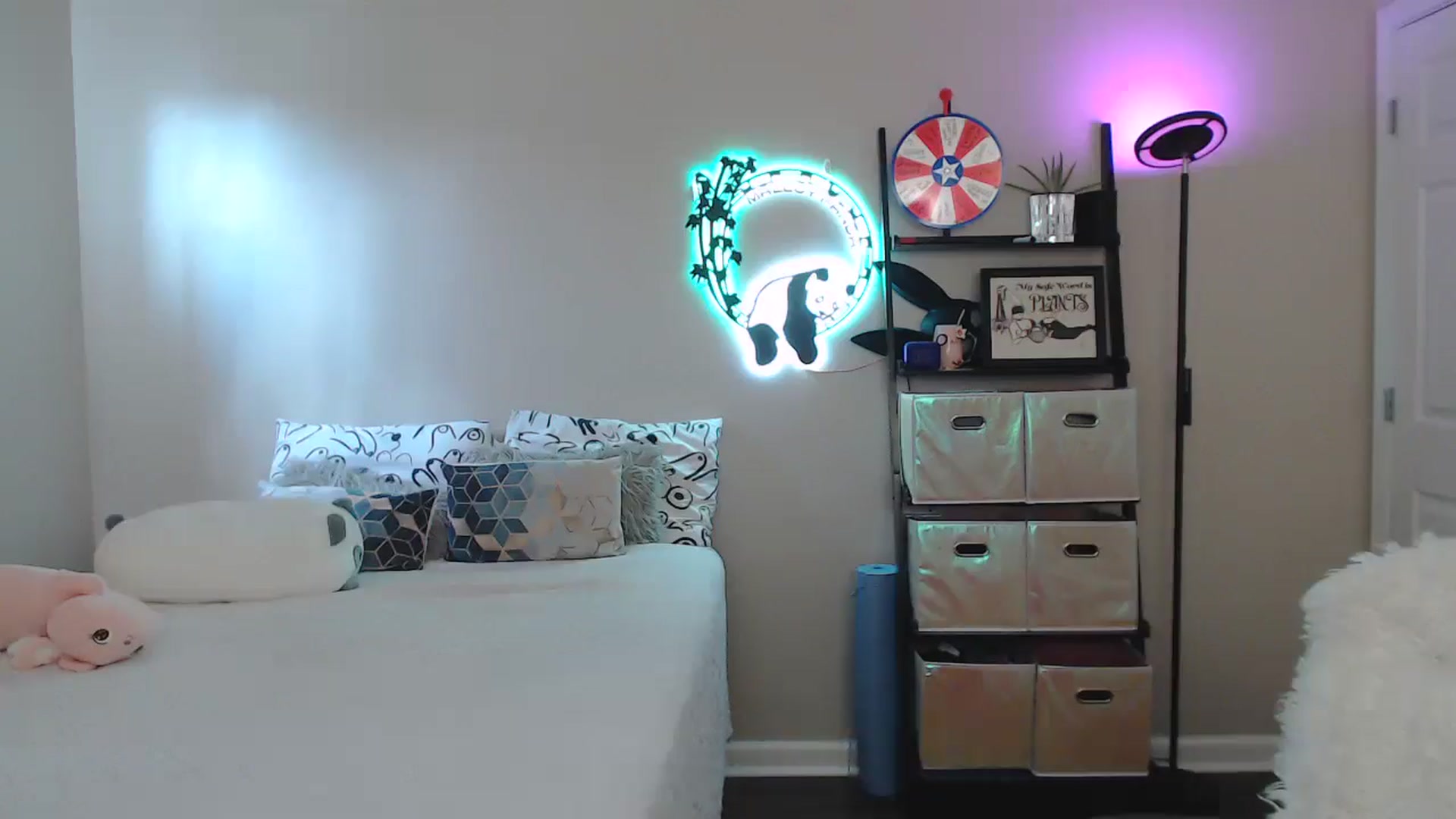Gallery image thumbnail from MsRedheadMILF's myfreecams stream on, 04/03/2025, 19:25 image 6 of 20