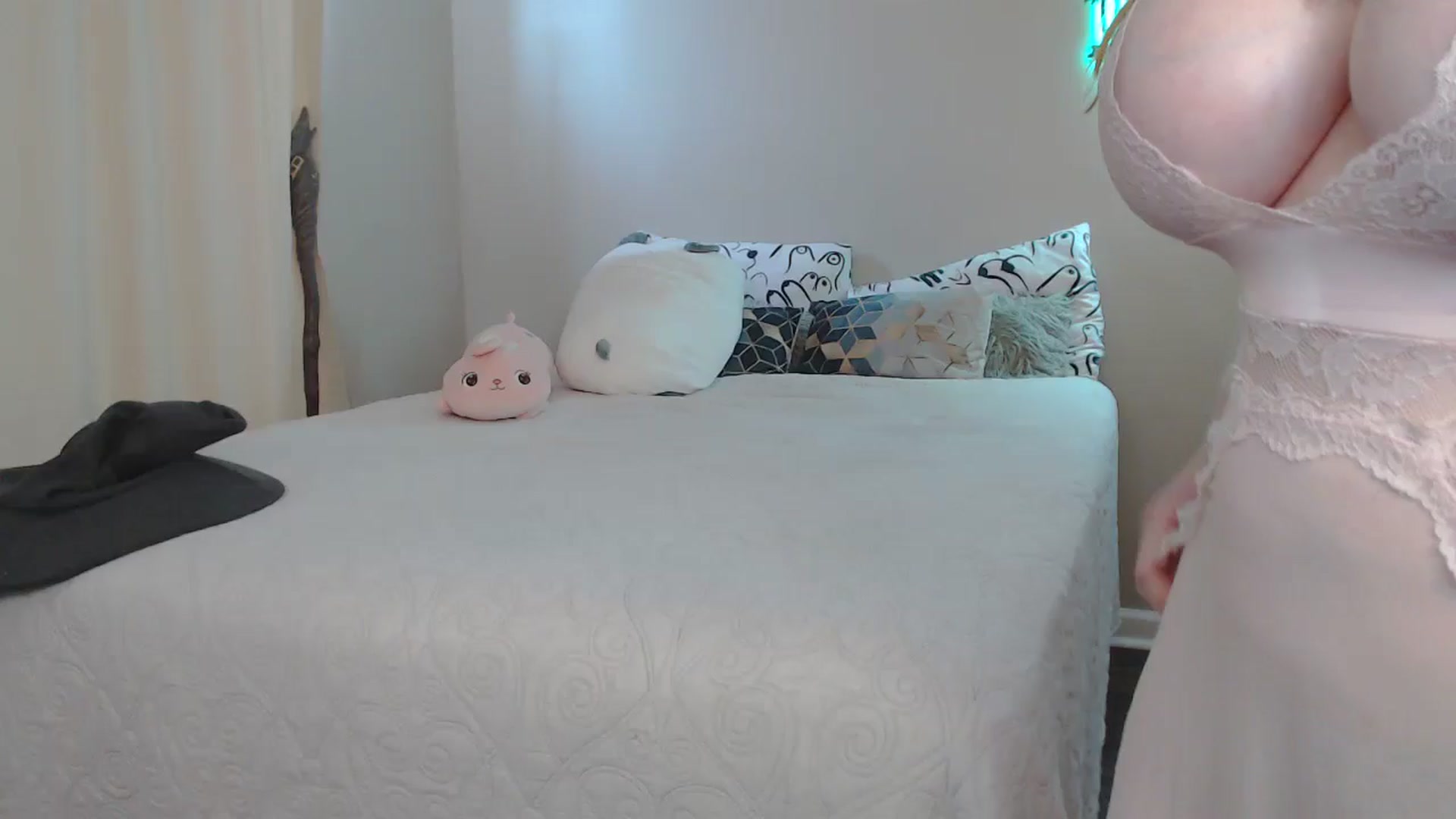 Gallery image thumbnail from MsRedheadMILF's myfreecams stream on, 04/06/2025, 20:27 image 17 of 20