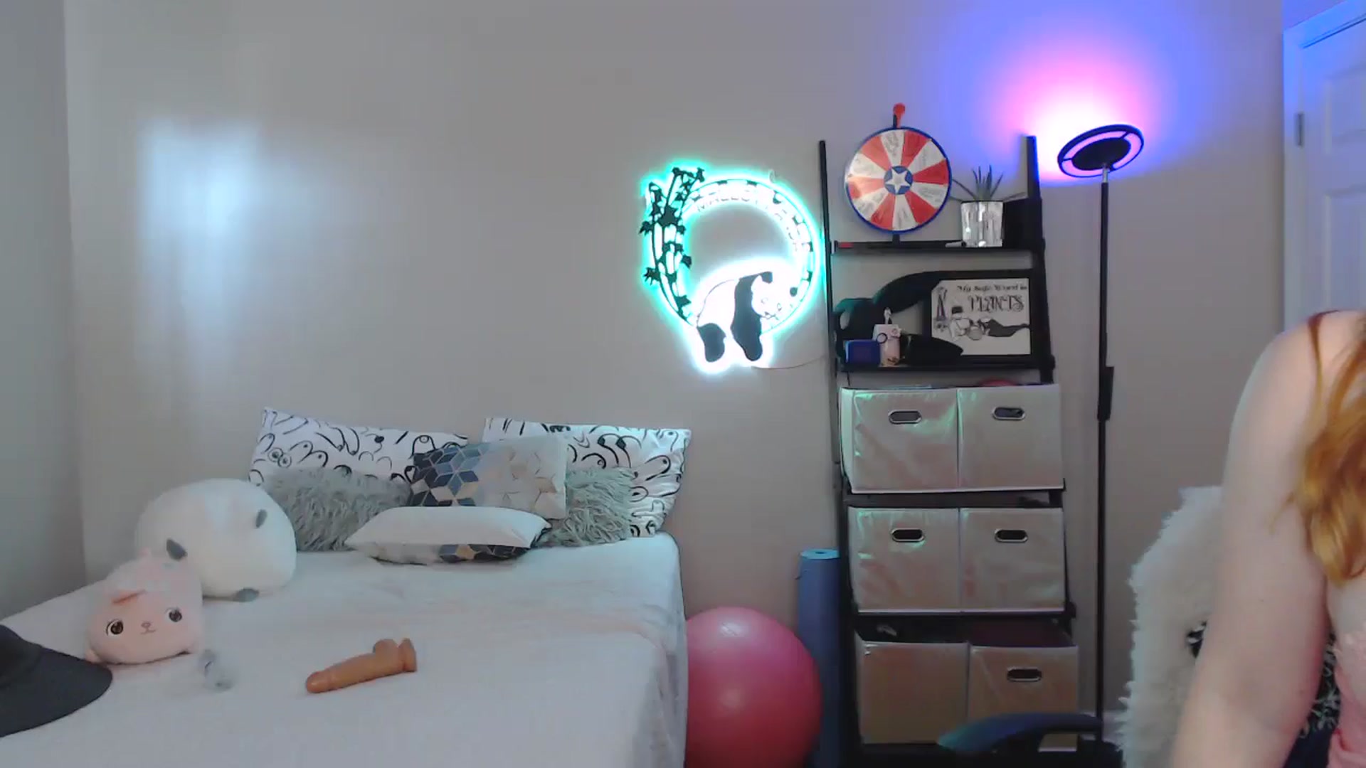 Gallery image thumbnail from MsRedheadMILF's myfreecams stream on, 05/03/2025, 20:09 image 5 of 20