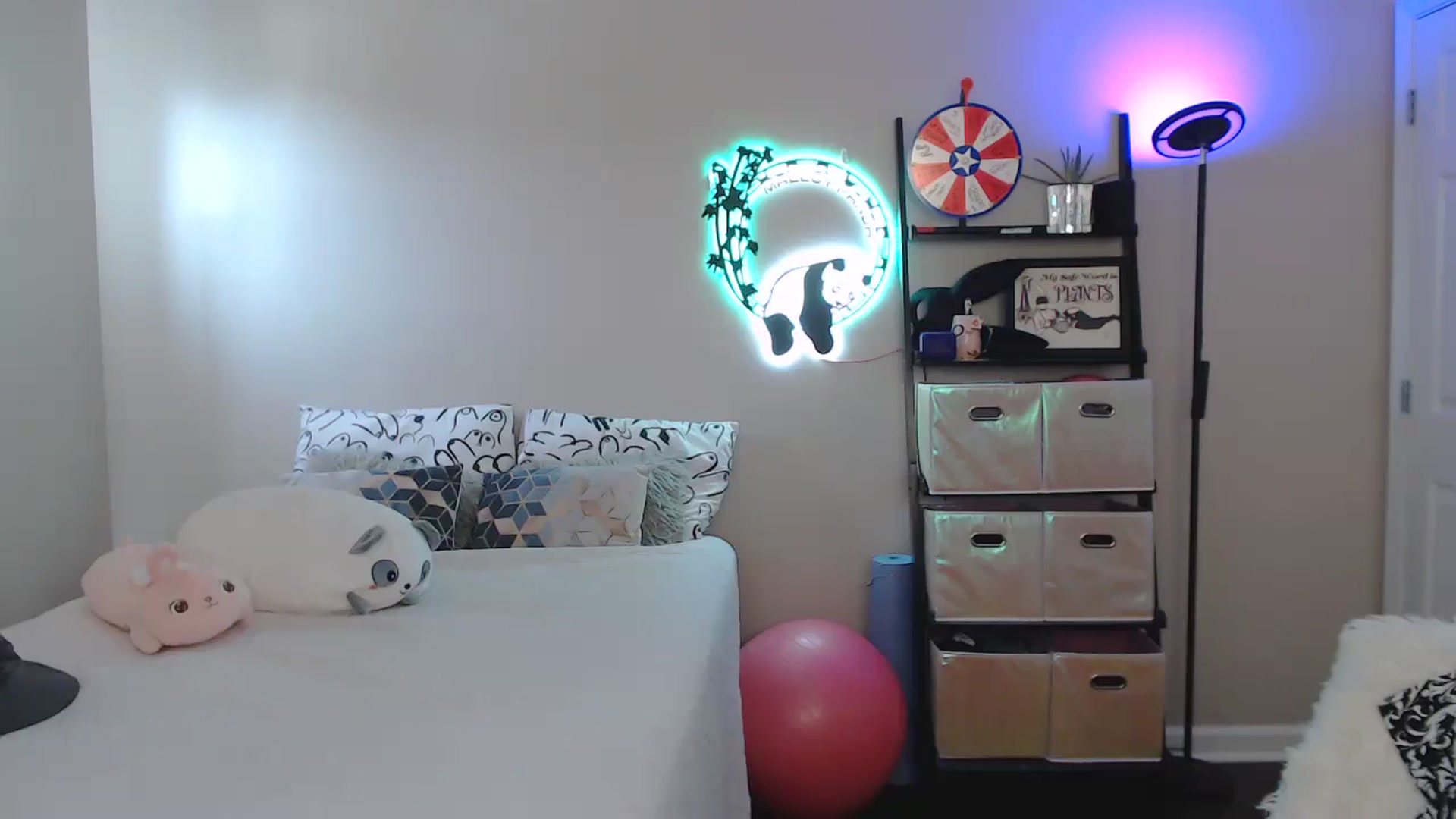 Gallery image thumbnail from MsRedheadMILF's myfreecams stream on, 05/09/2025, 17:25 image 13 of 20