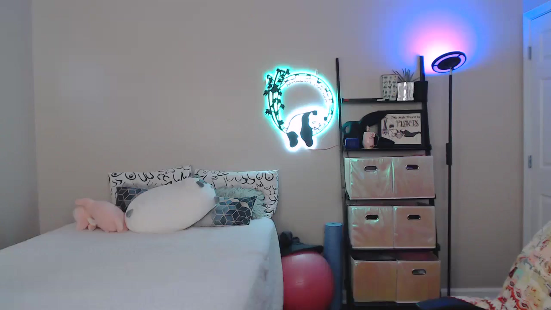 Gallery image thumbnail from MsRedheadMILF's myfreecams stream on, 06/18/2025, 24:57 image 9 of 20