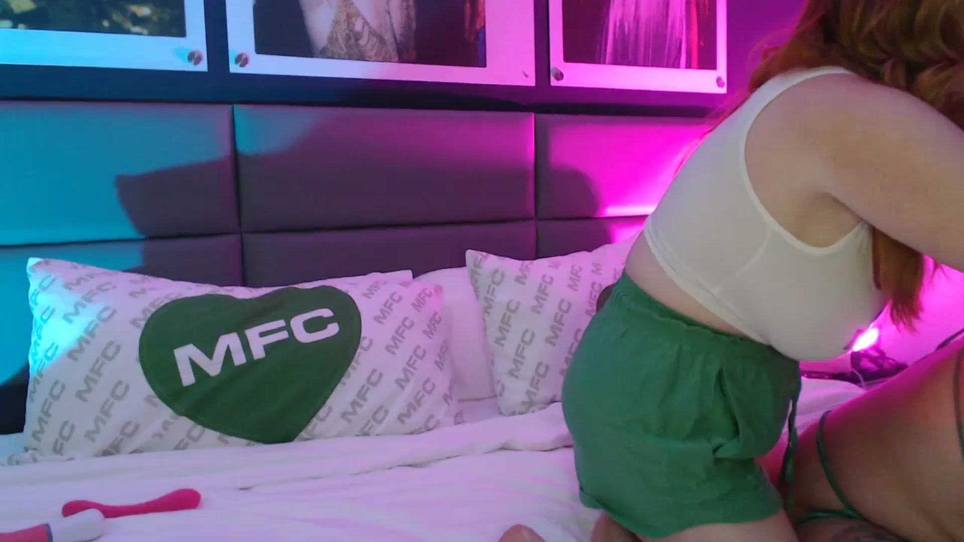 Gallery image thumbnail from MsRedheadMILF's myfreecams stream on, 10/08/2025, 08:34 image 17 of 20