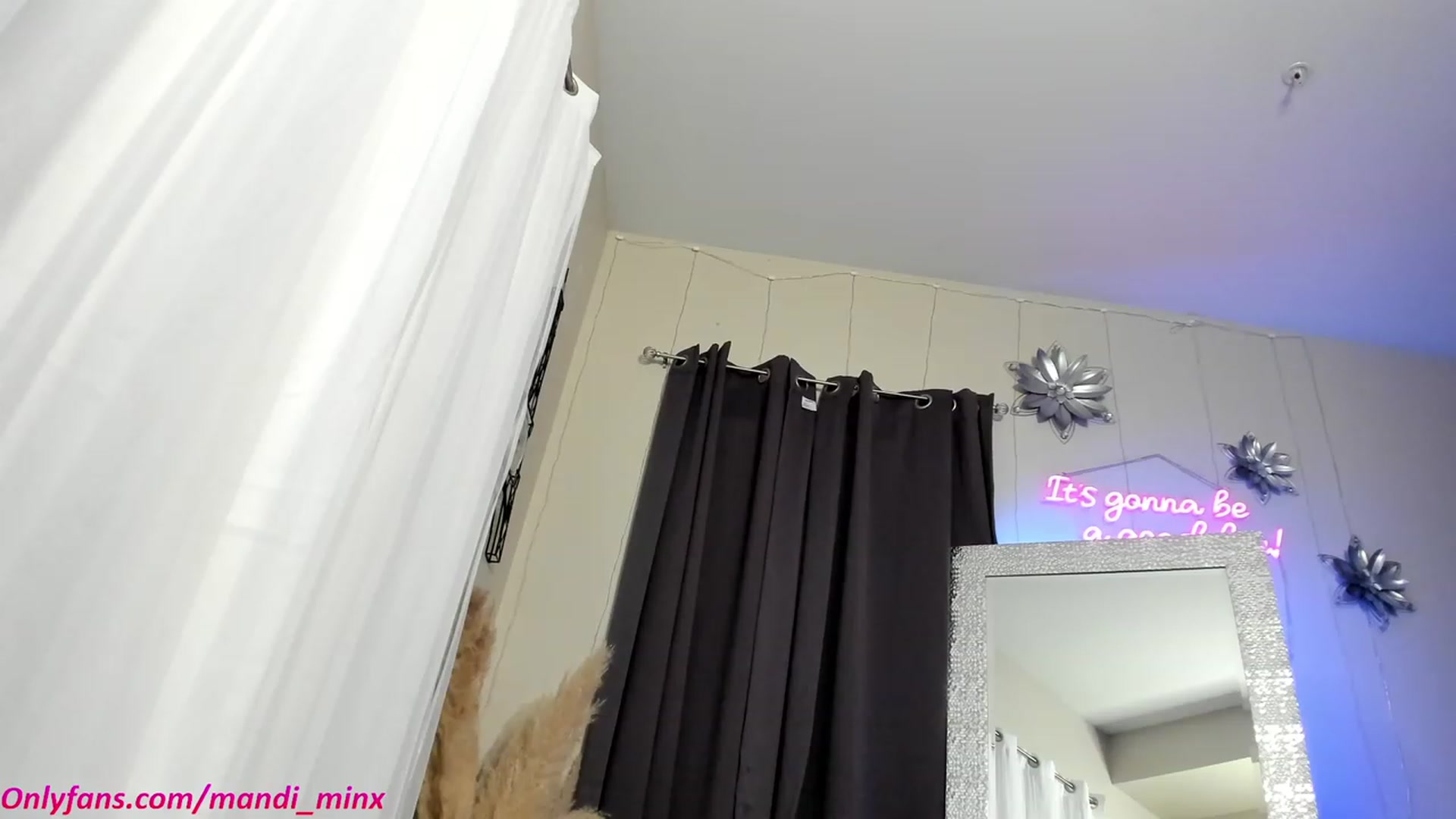 Gallery image thumbnail from MsSweet_Tits's myfreecams stream on, 11/16/2022, 08:14 image 17 of 20
