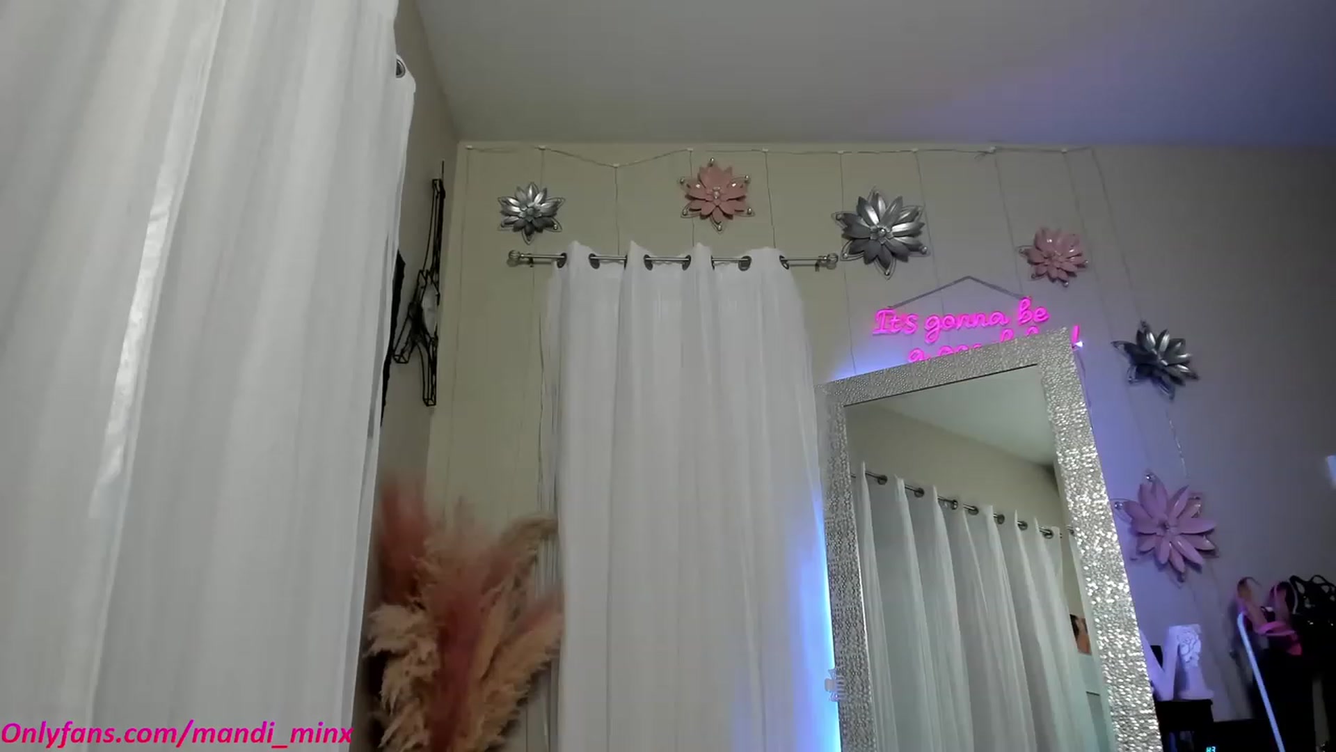 Gallery image thumbnail from MsSweet_Tits's myfreecams stream on, 11/29/2022, 06:03 image 4 of 20